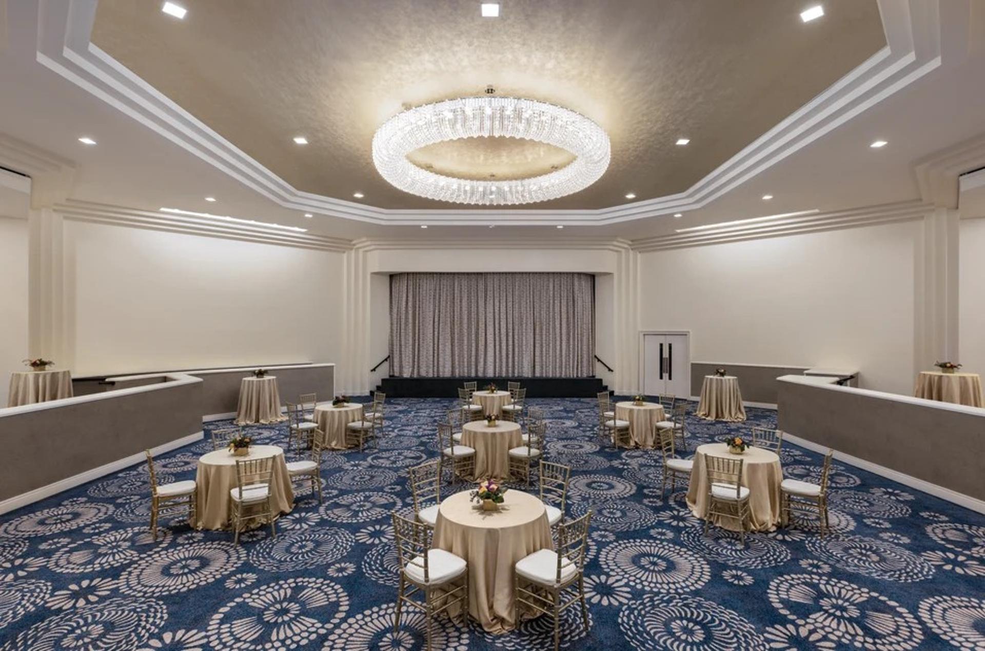 Club Regent (Lobby Level)