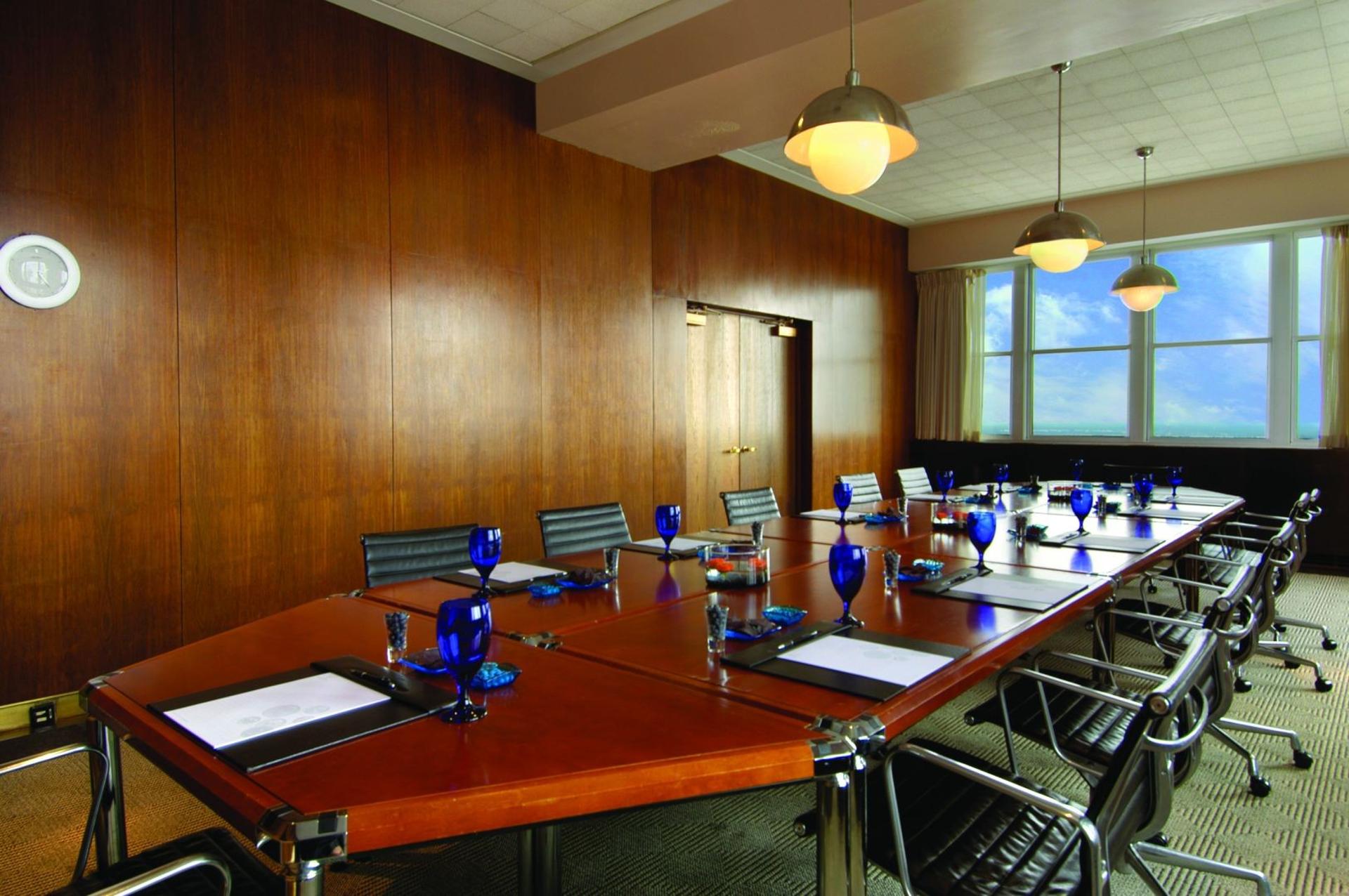 Roberts Boardroom