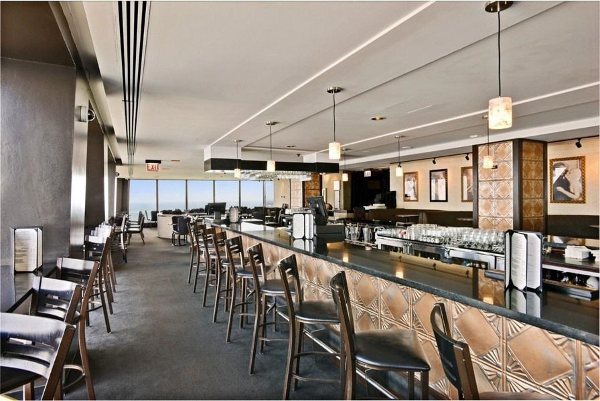 Entire Lounge 