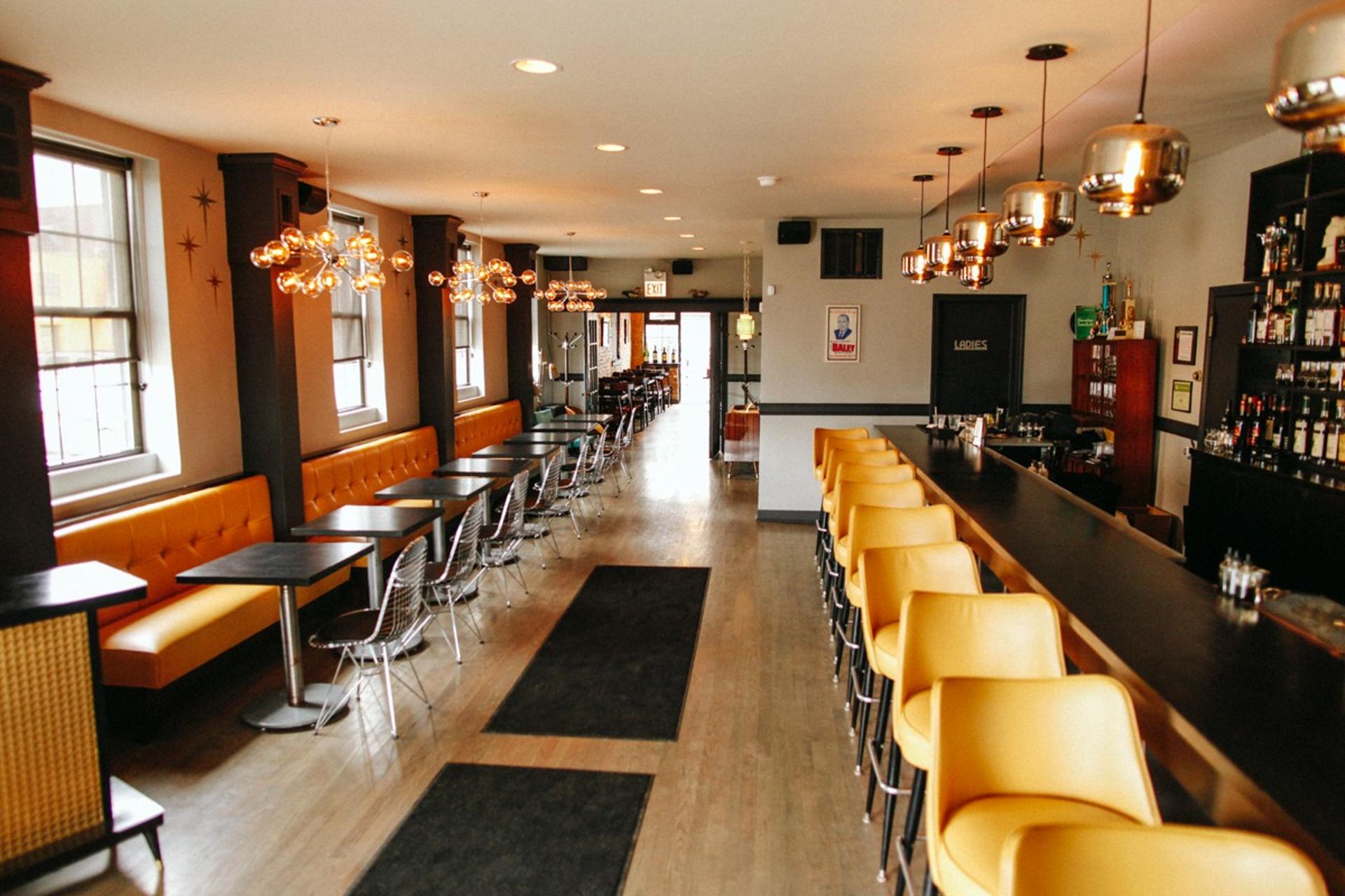 Bar & Lounge 