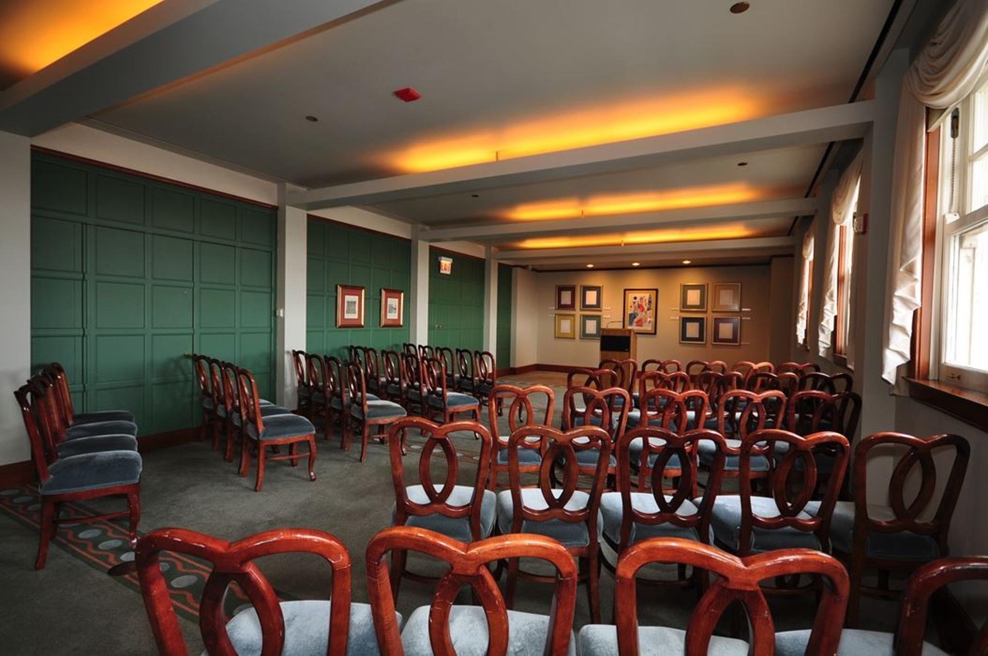 The Richard & Helen Thomas Club (8th Floor)