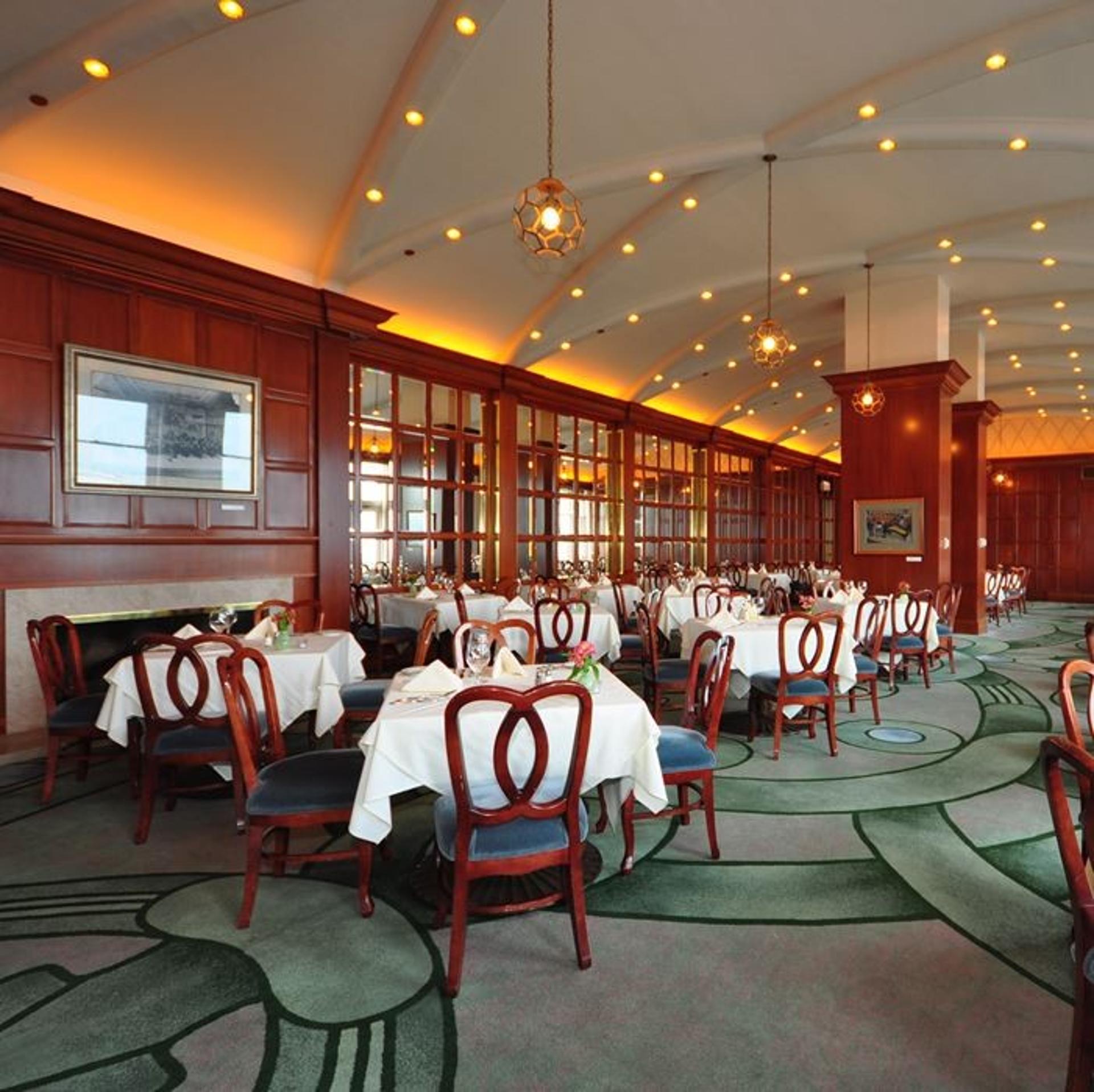 The Richard & Helen Thomas Club (9th Floor) 