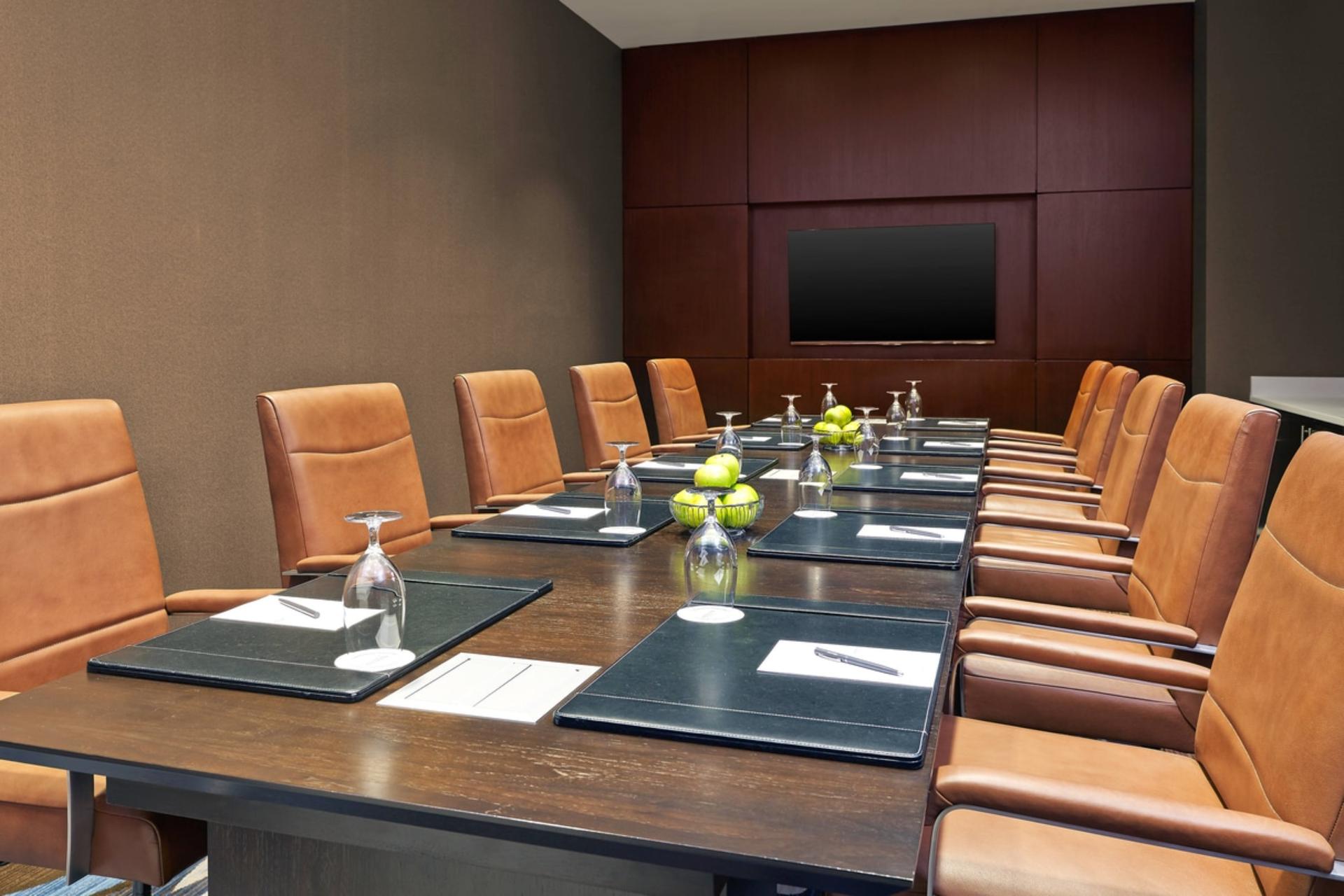 Queen Boardroom