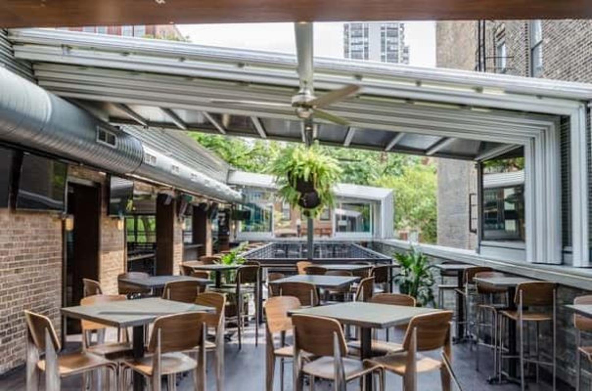 12 Chicago Sports Bars That Also Serve Good Food