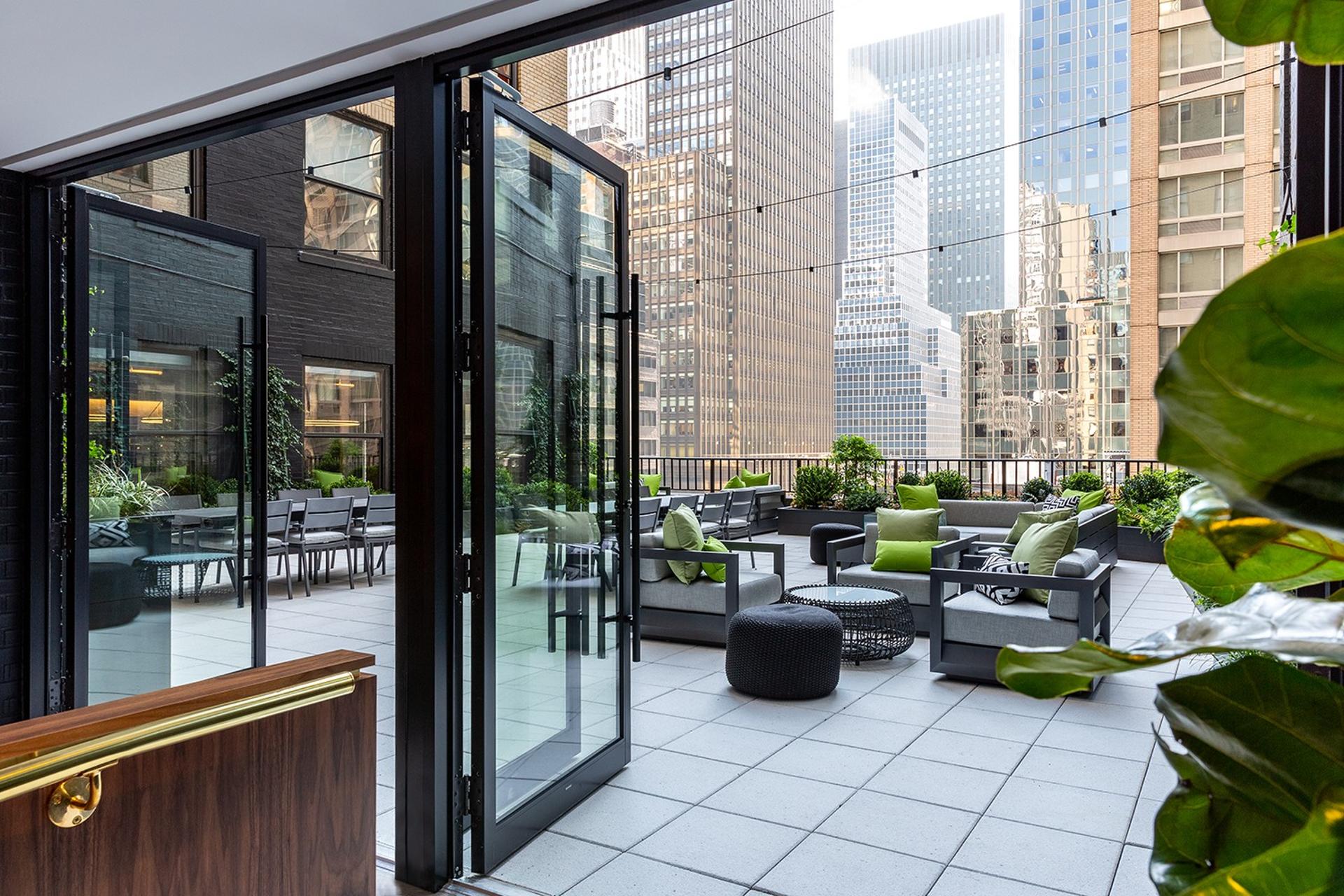 Lounge & Terrace