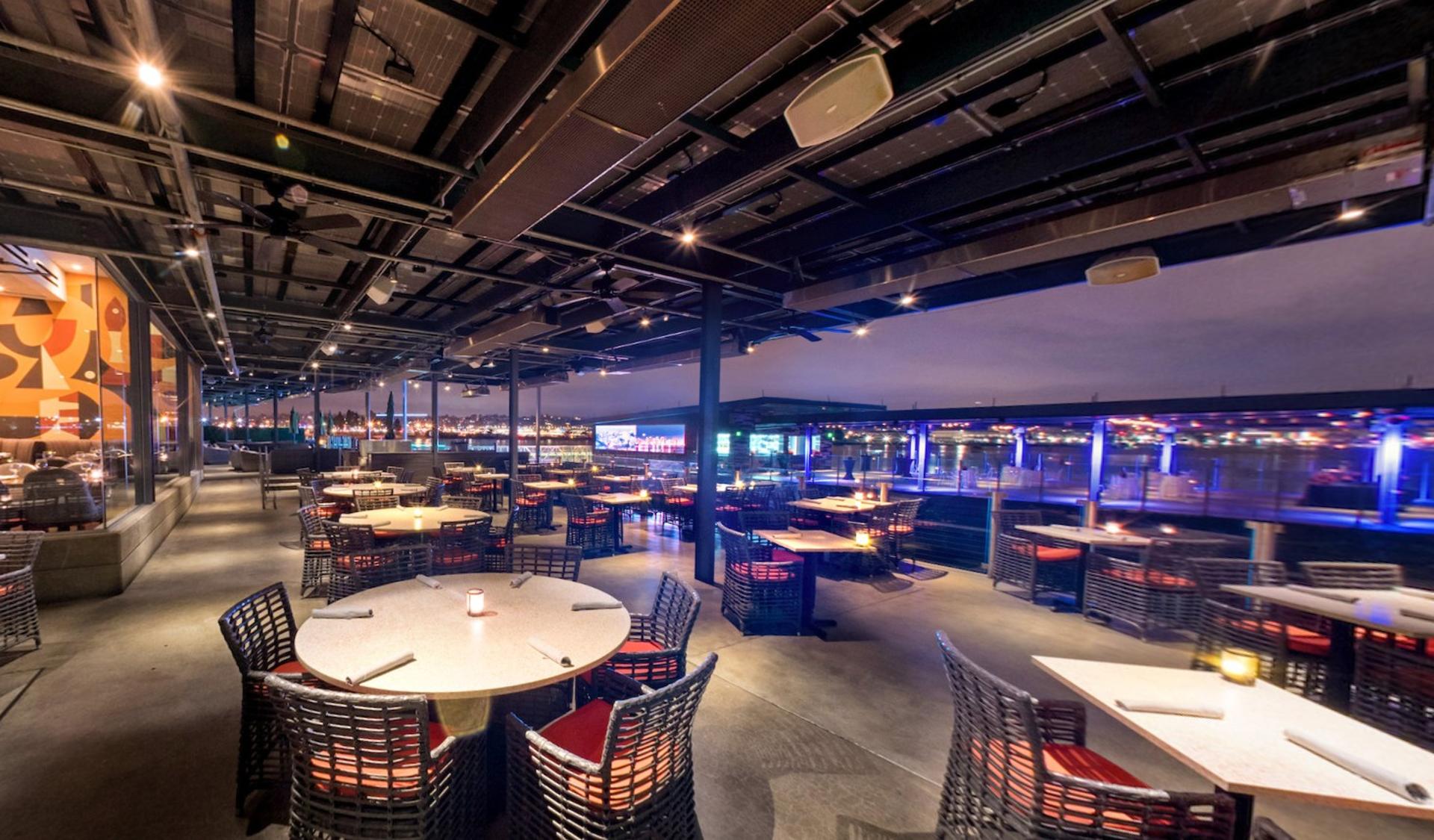 Skyline Terrace/Bar