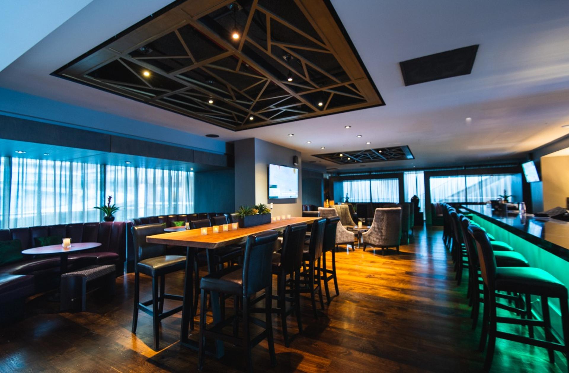 Bar & Lounge