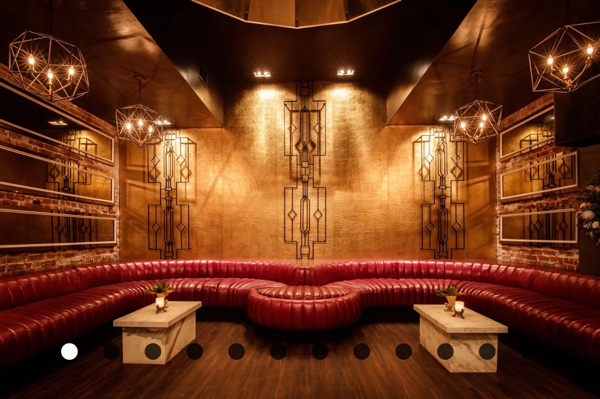 Deco Room