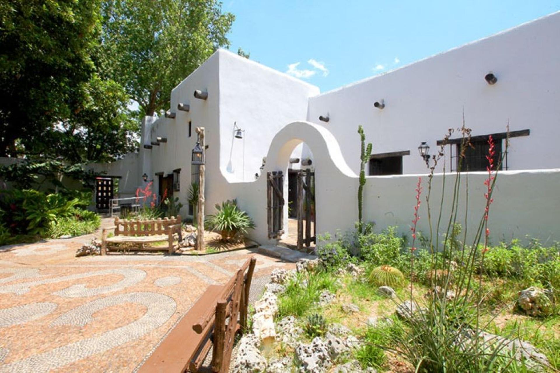 Side Courtyard