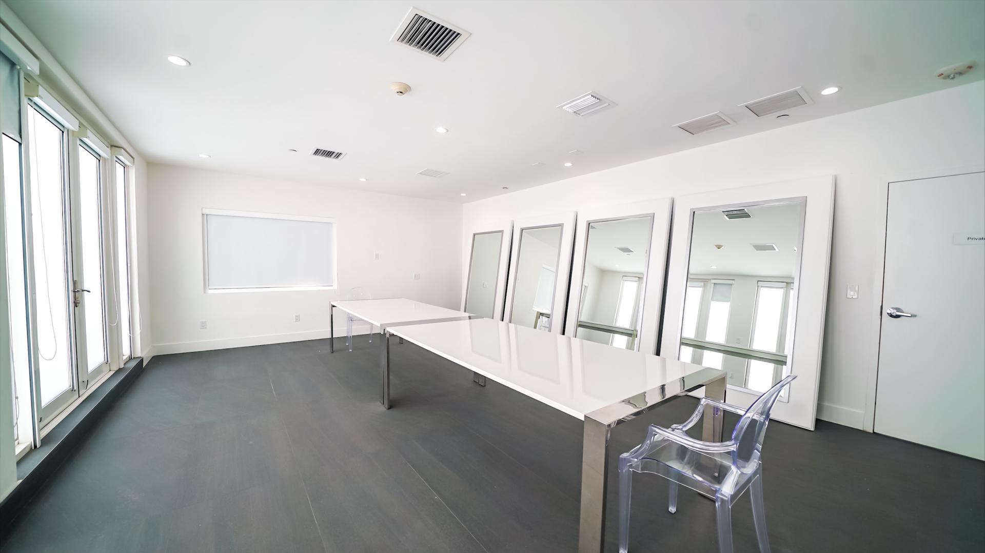 SIDE ROOMS / GREEN ROOM / BRIDAL SUITE