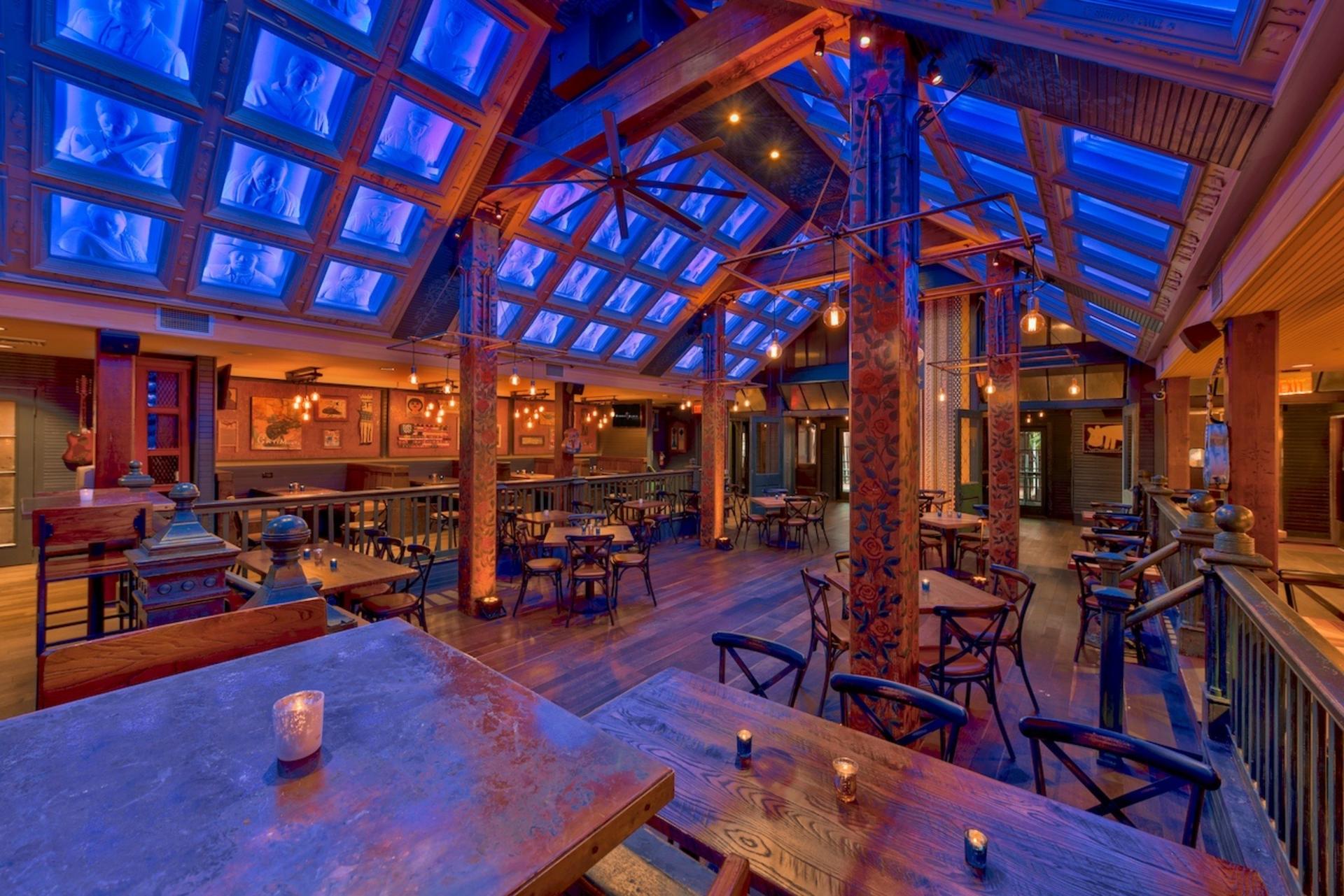 Restaurant & Bar