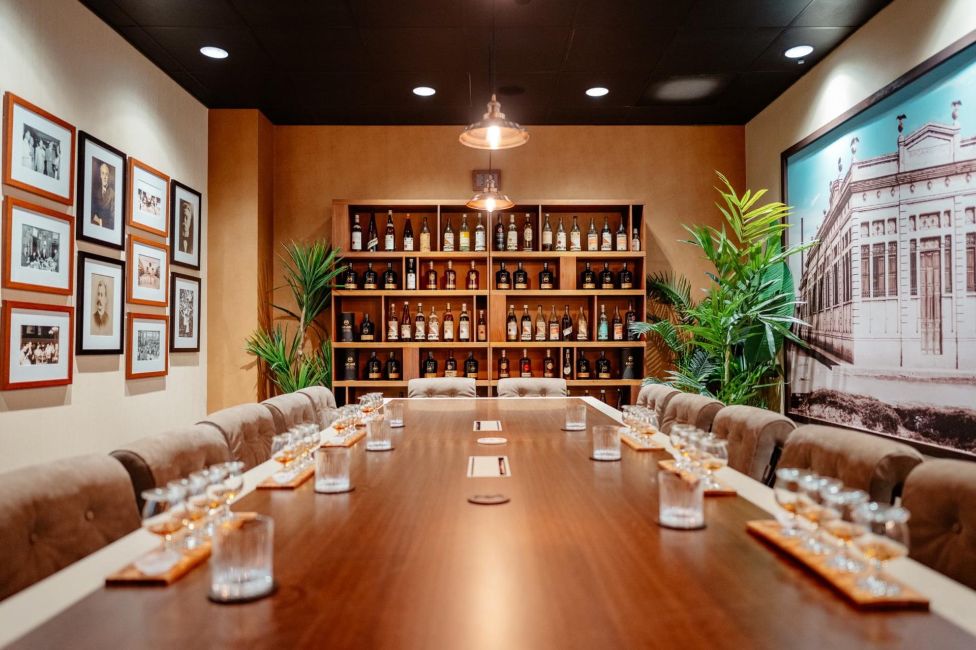 FOUNDER’S LOUNGE