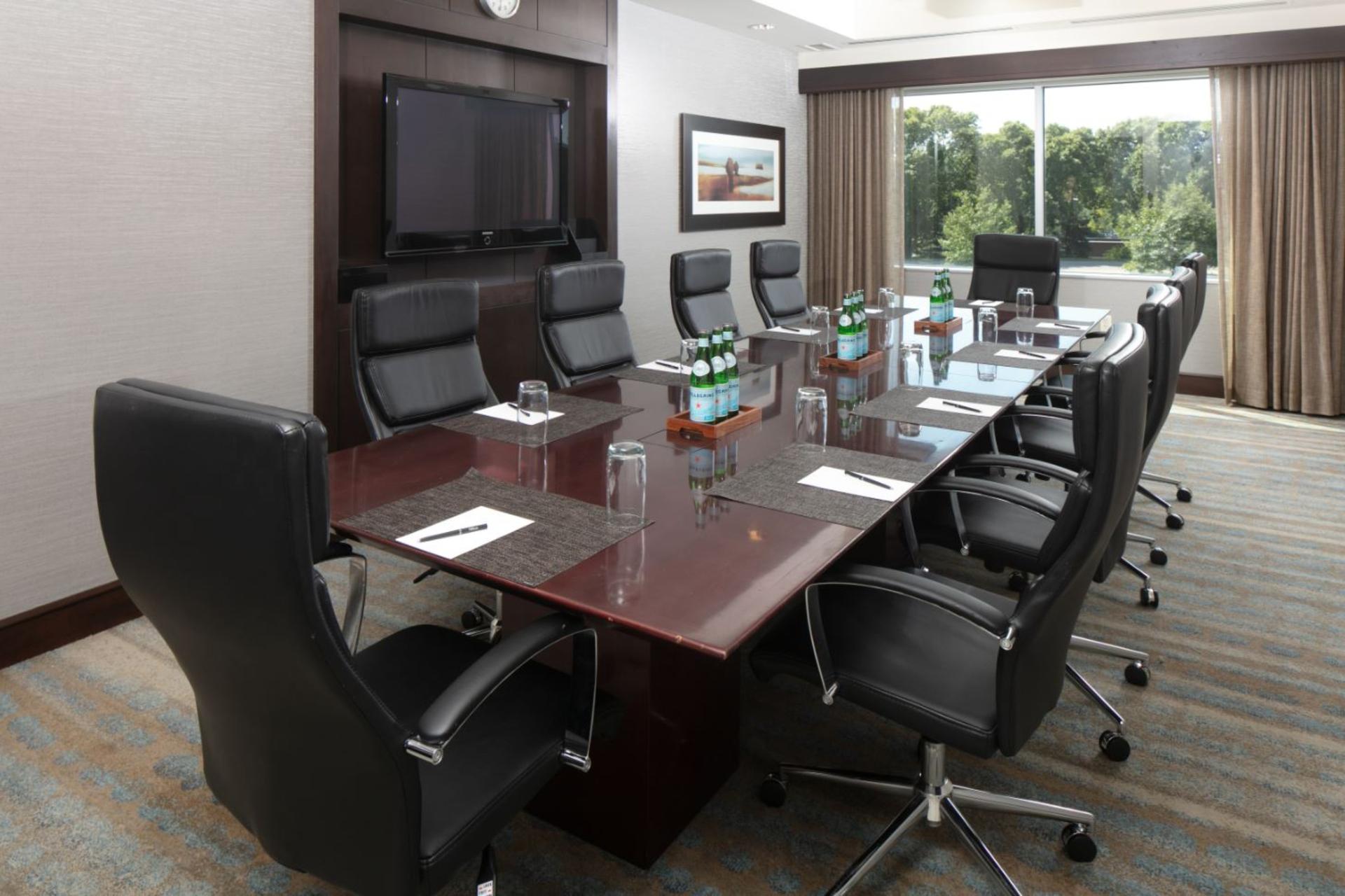 Roosevelt & Lincoln Boardroom