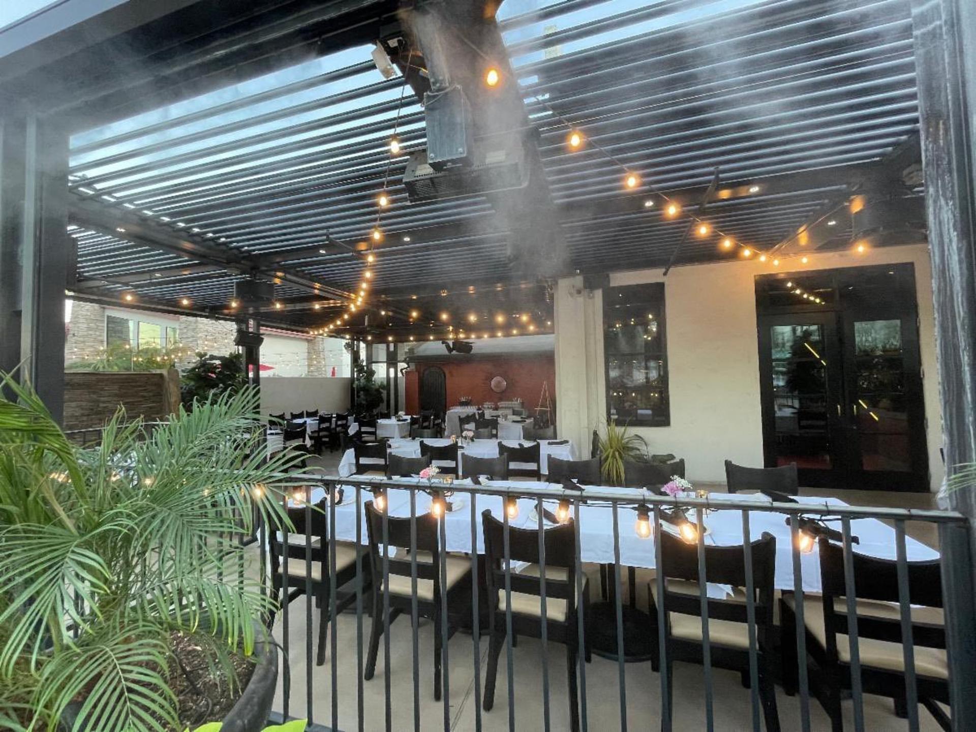 Indoor Dining Courtyard 