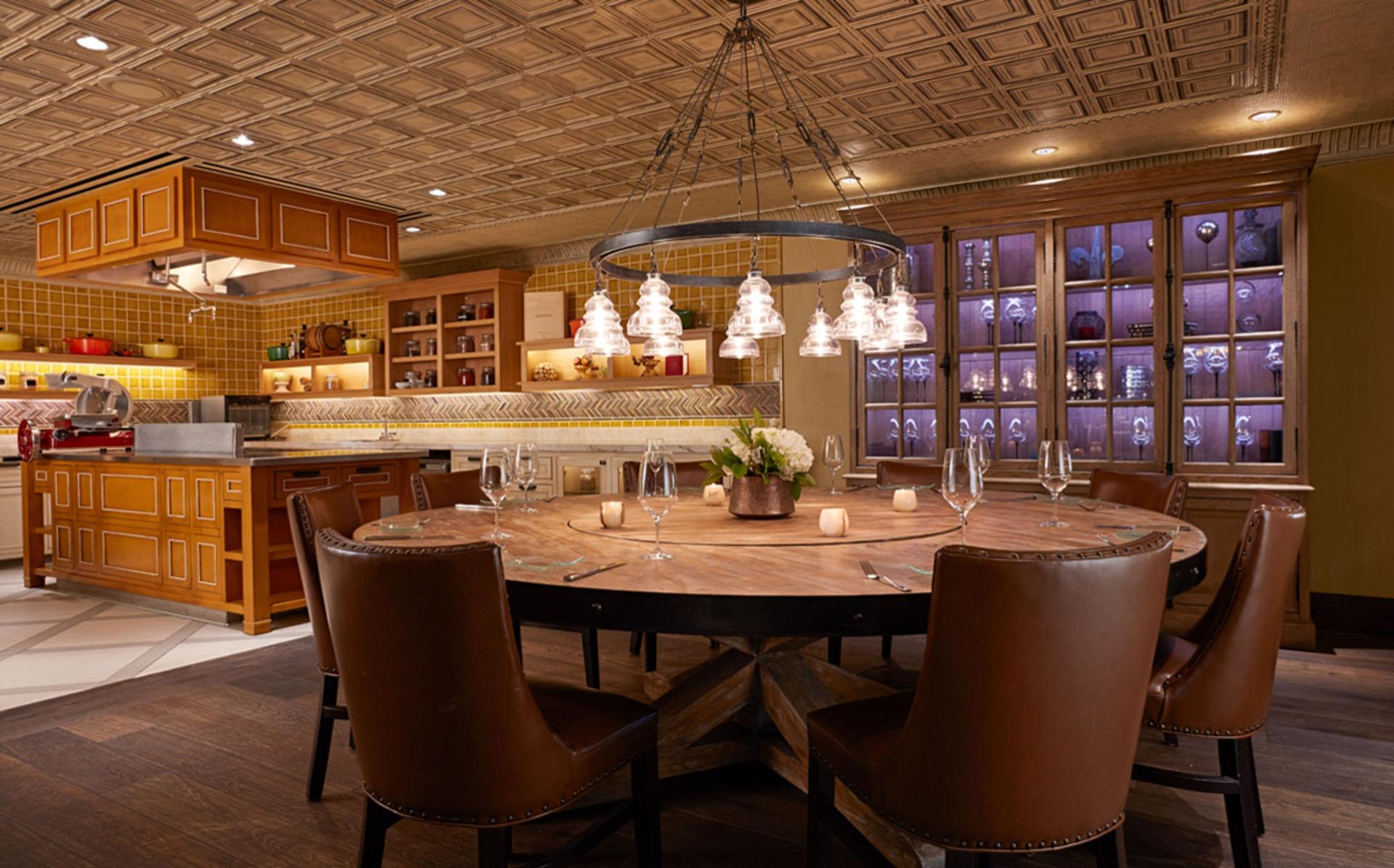 AVANT Table 65