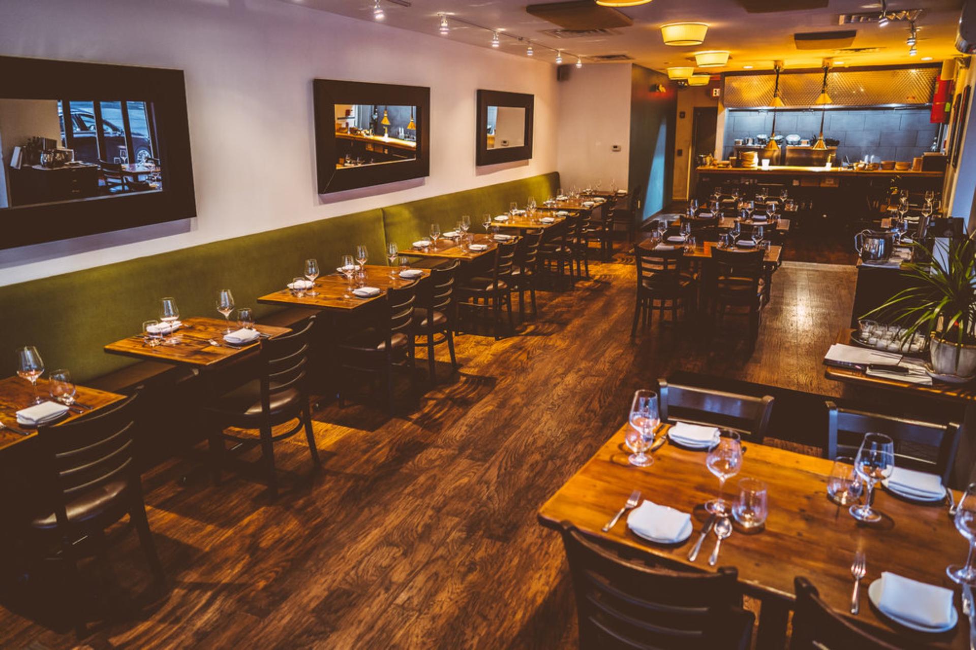 A Mano Restaurant