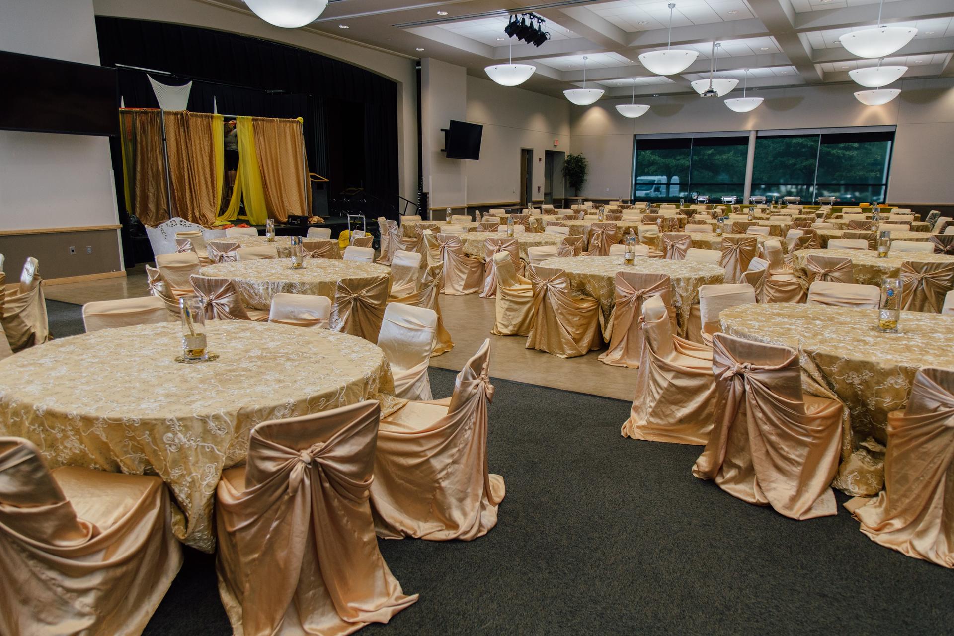 Banquet Room 305