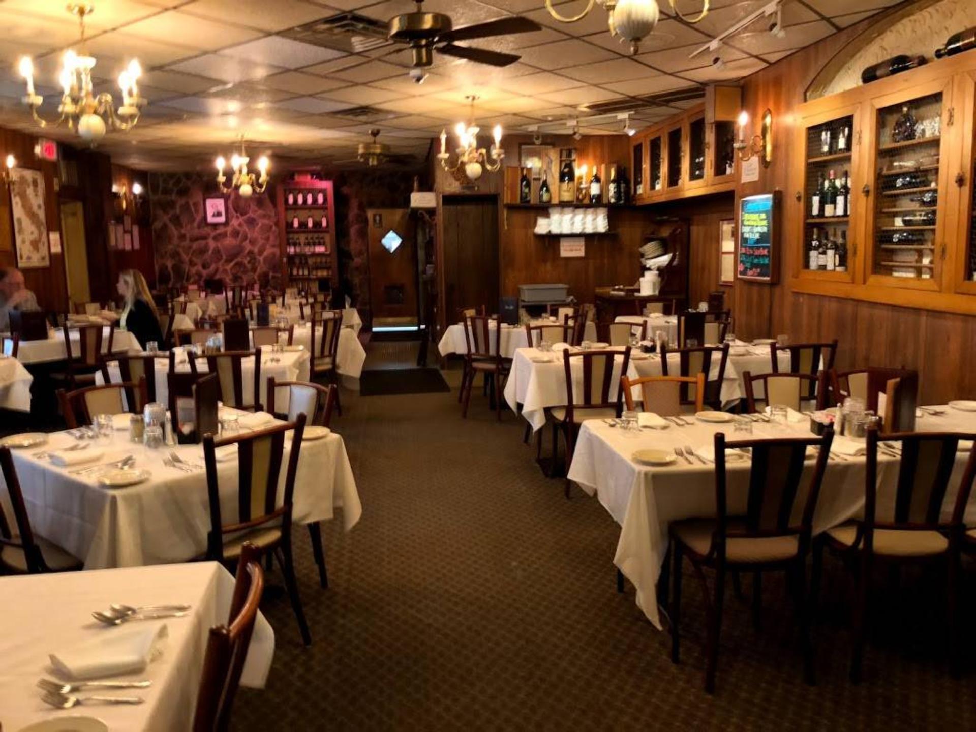 Angeloni's II Restaurant & Lounge