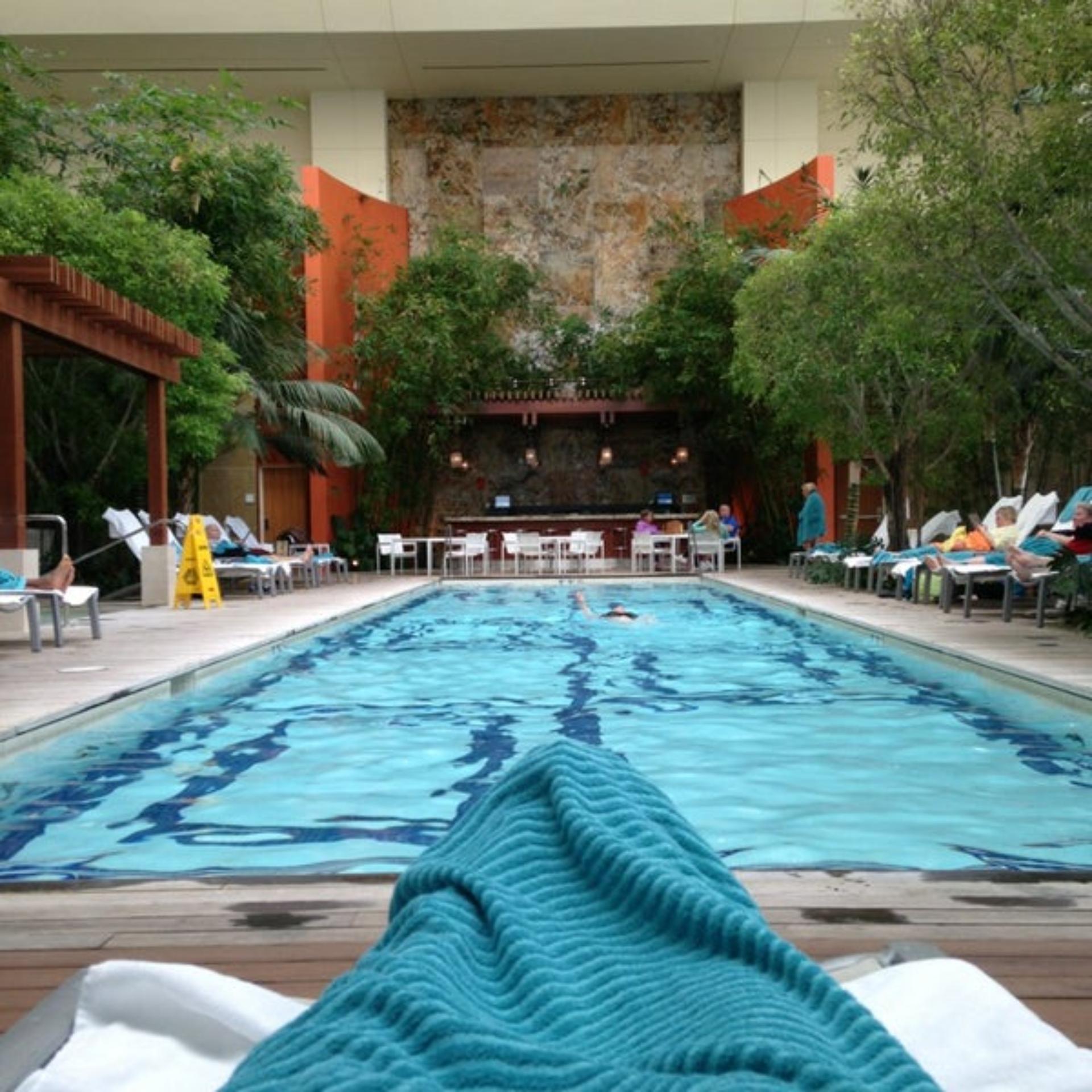 Outdoor Spa & Curved Pool