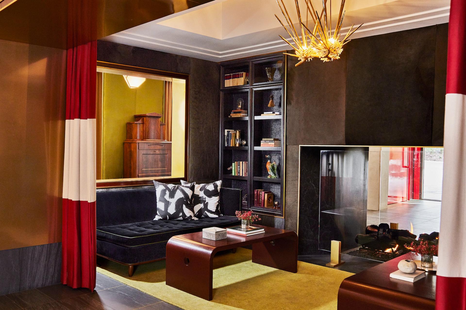 Residence Lobby Lounge