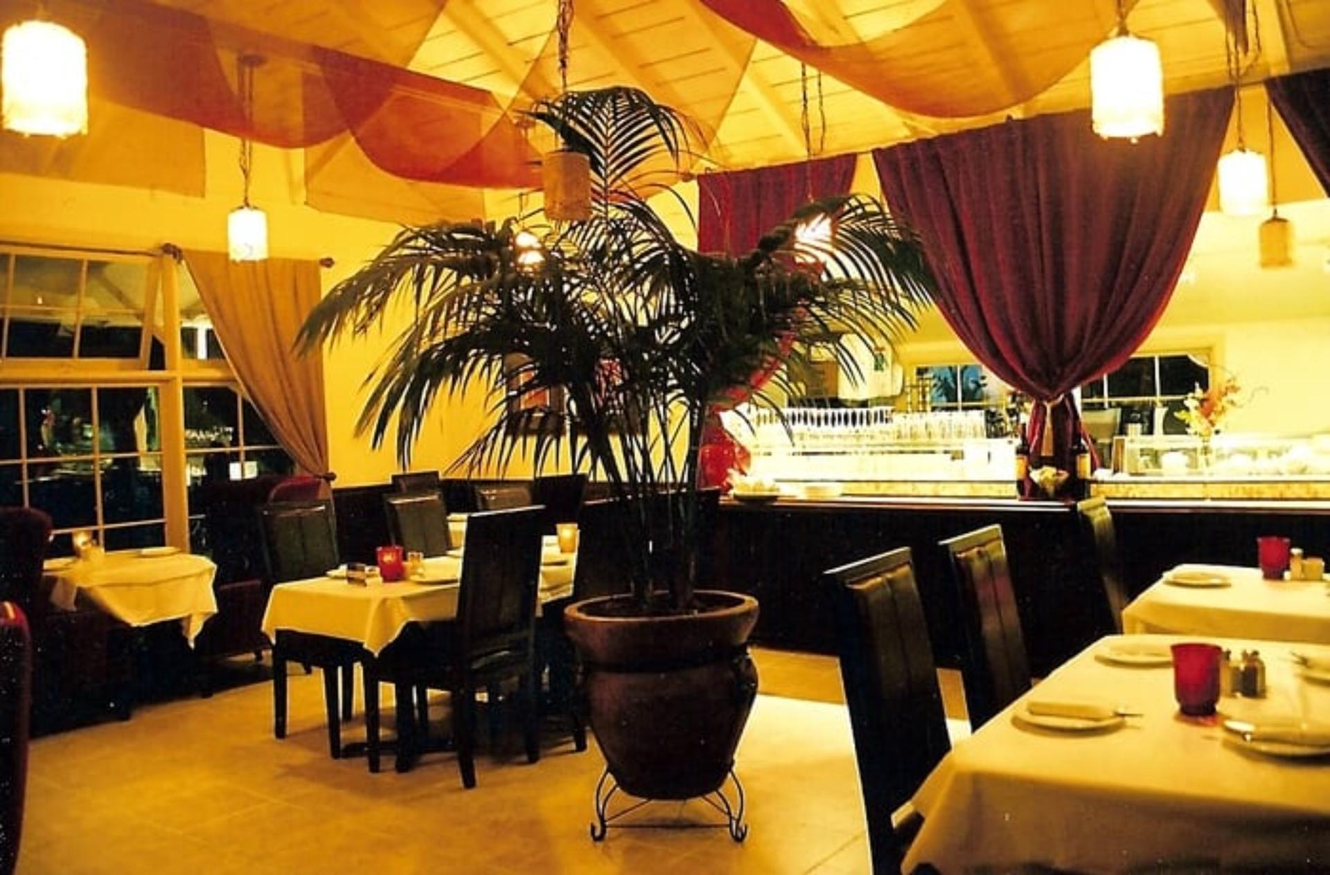 Bar & Lounge