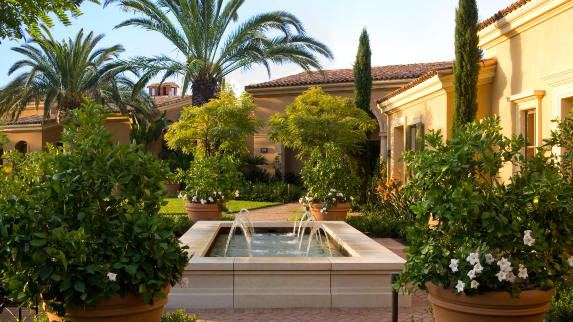 Bungalow Lawn