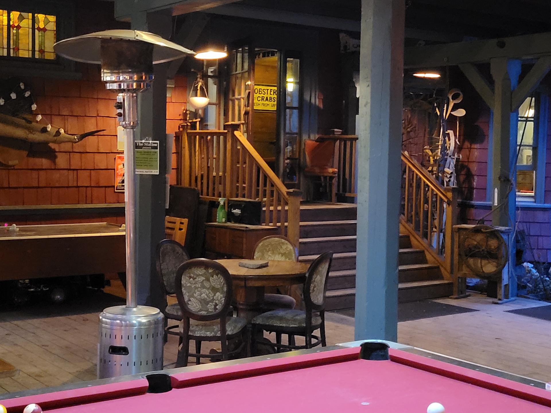 Station Bar & Curio