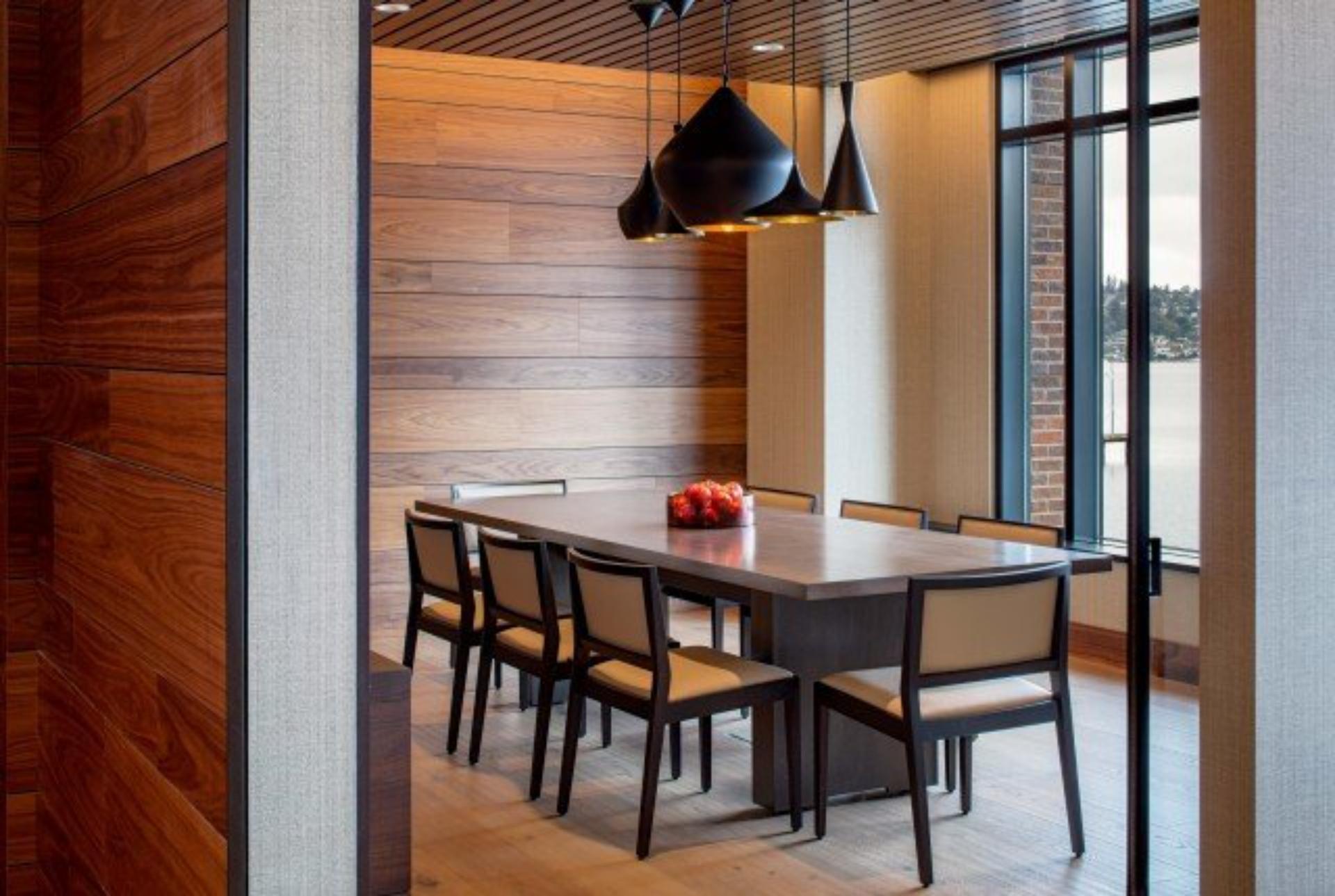 Private Dining Room (Lake-front View)