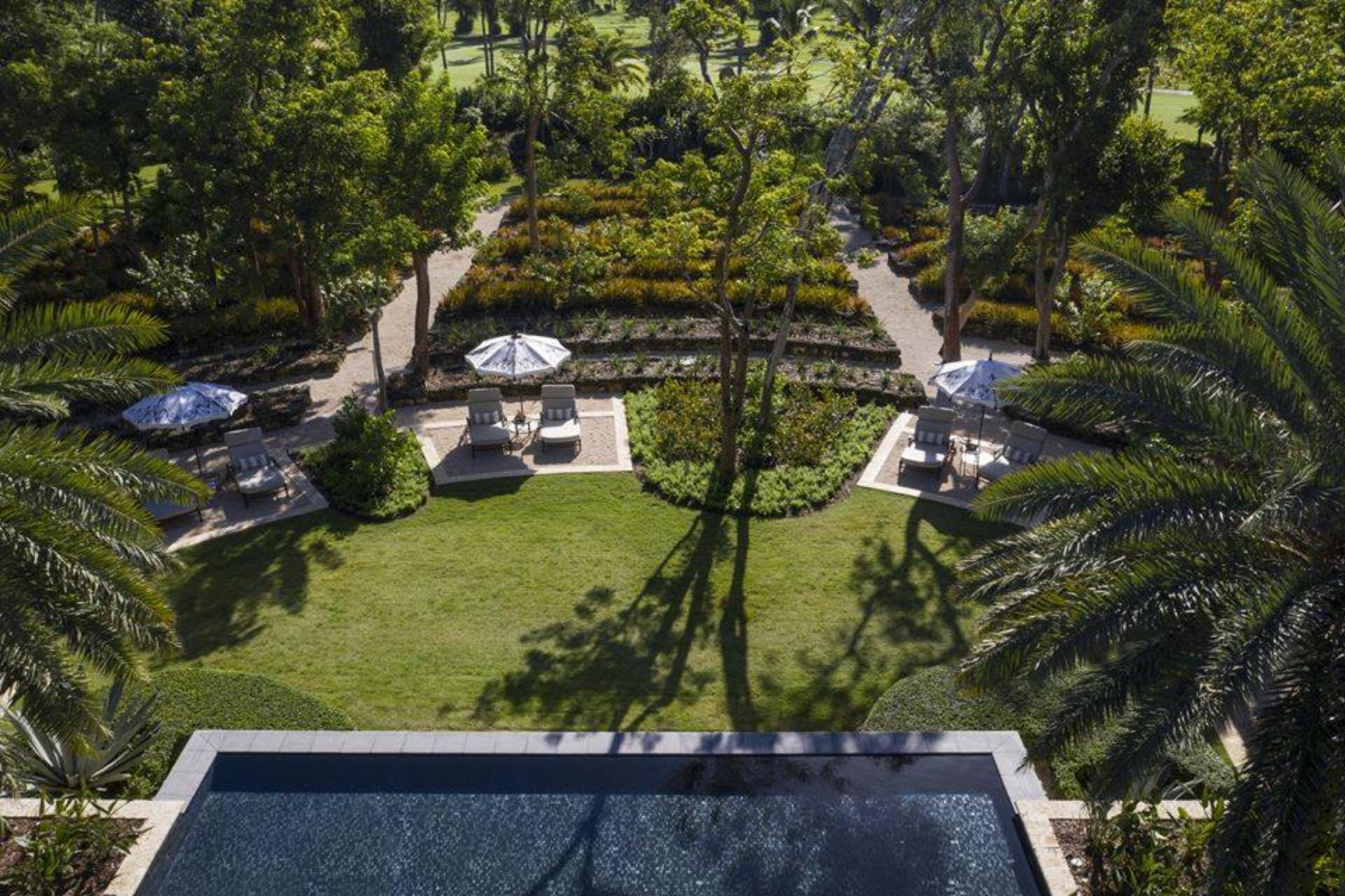 Spa Lawn and Pineapple Garden