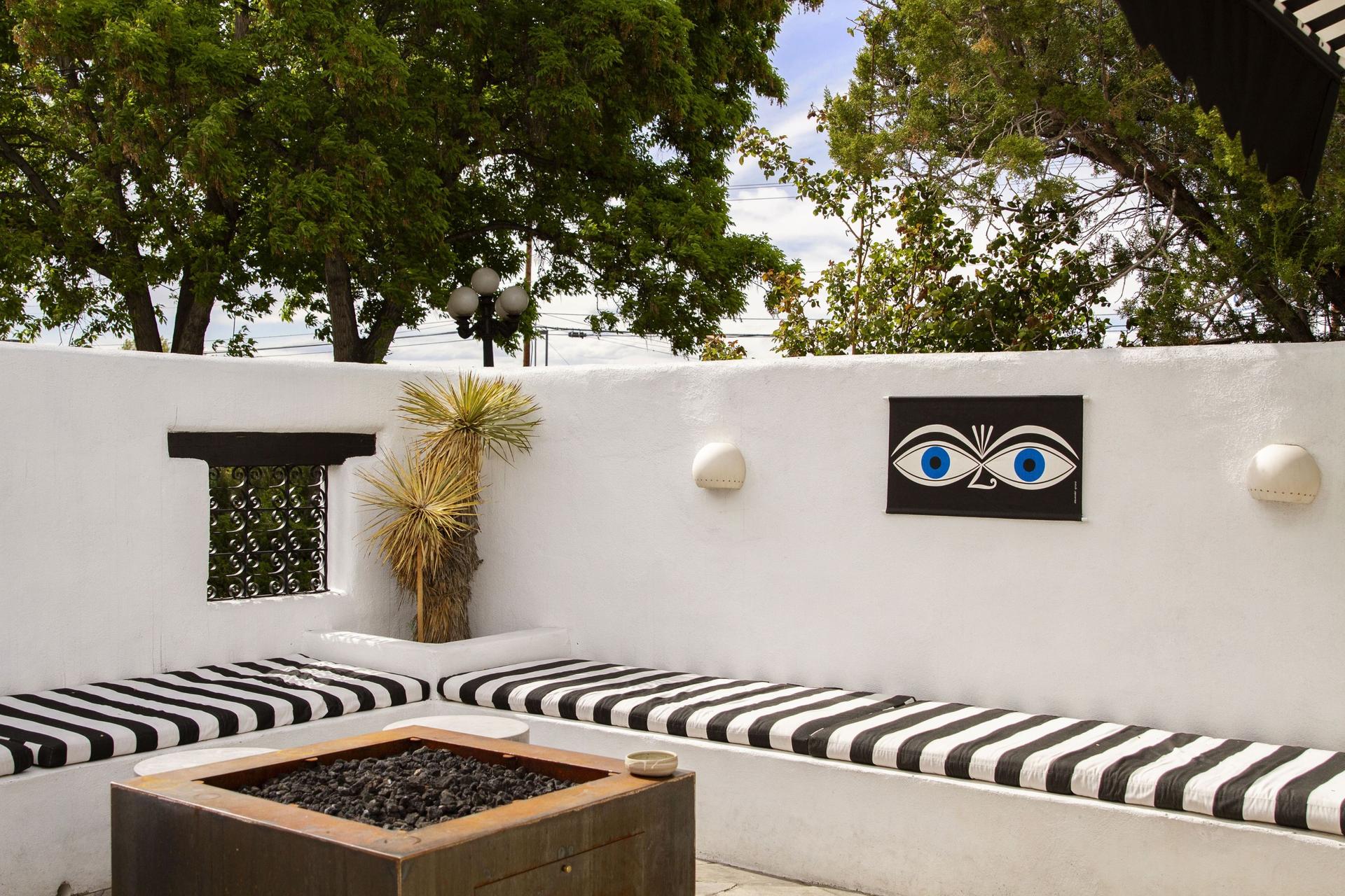 La Reina Patios