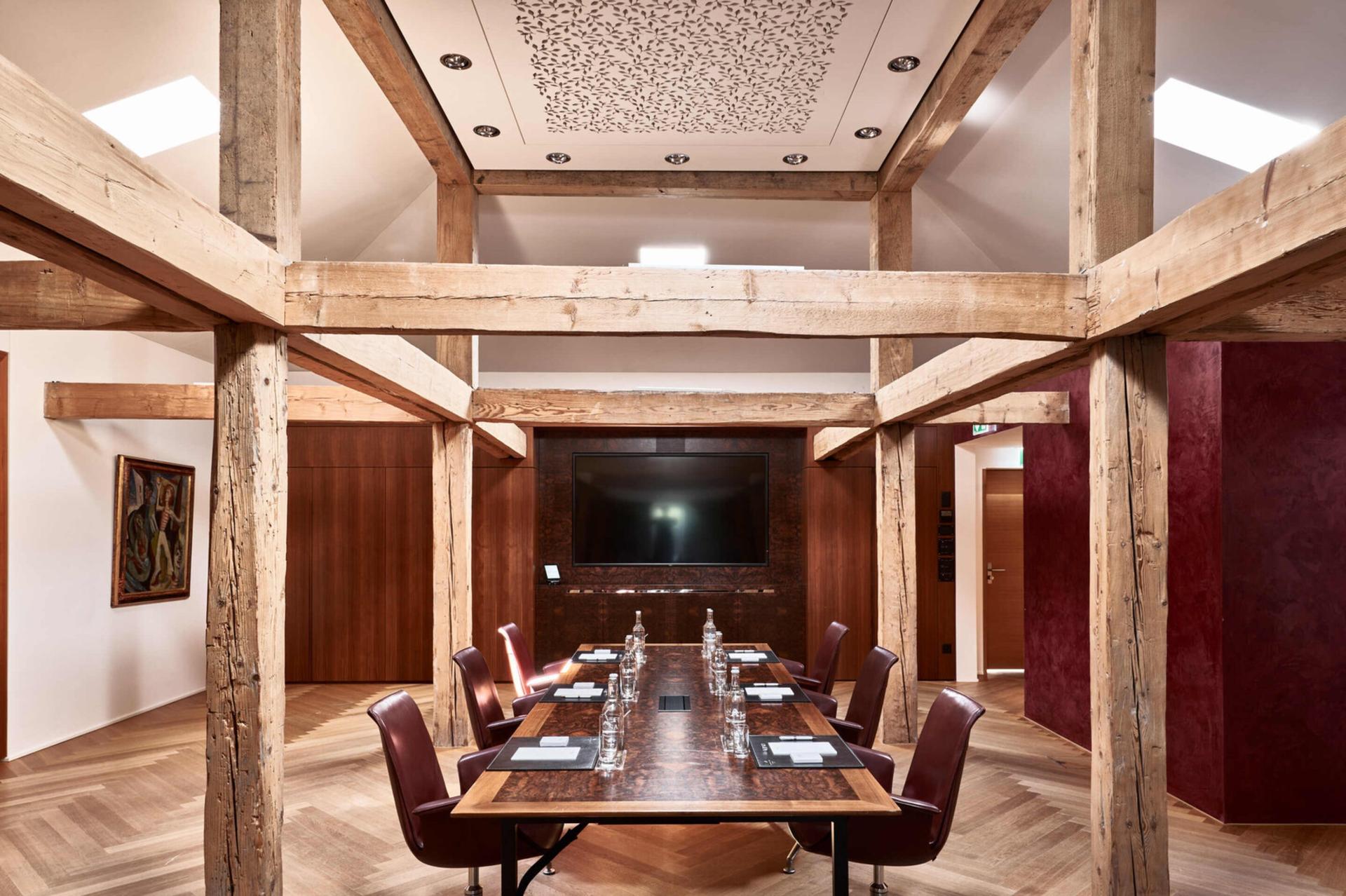 Victor Hugo Lounge