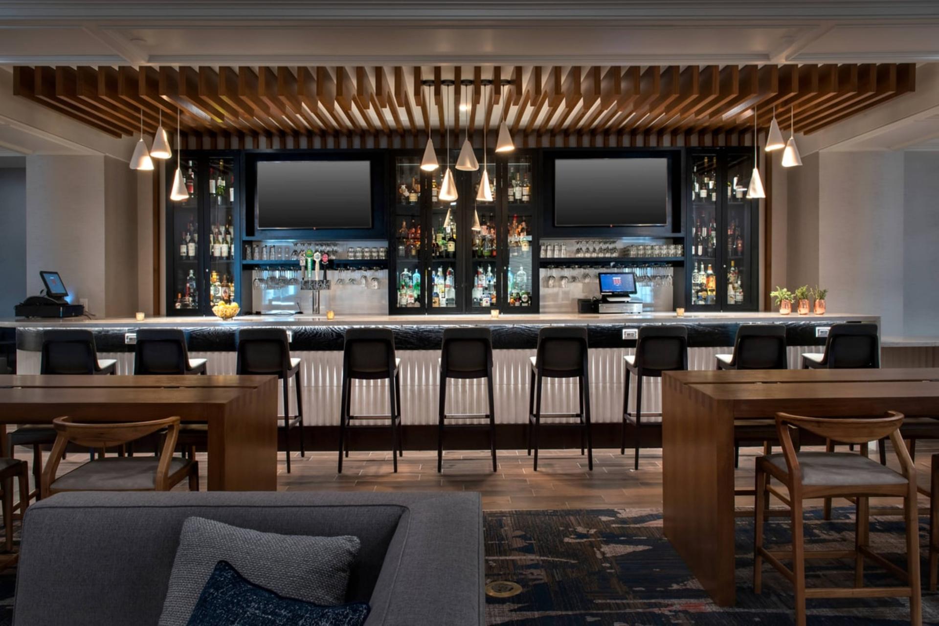 Piano Bar	