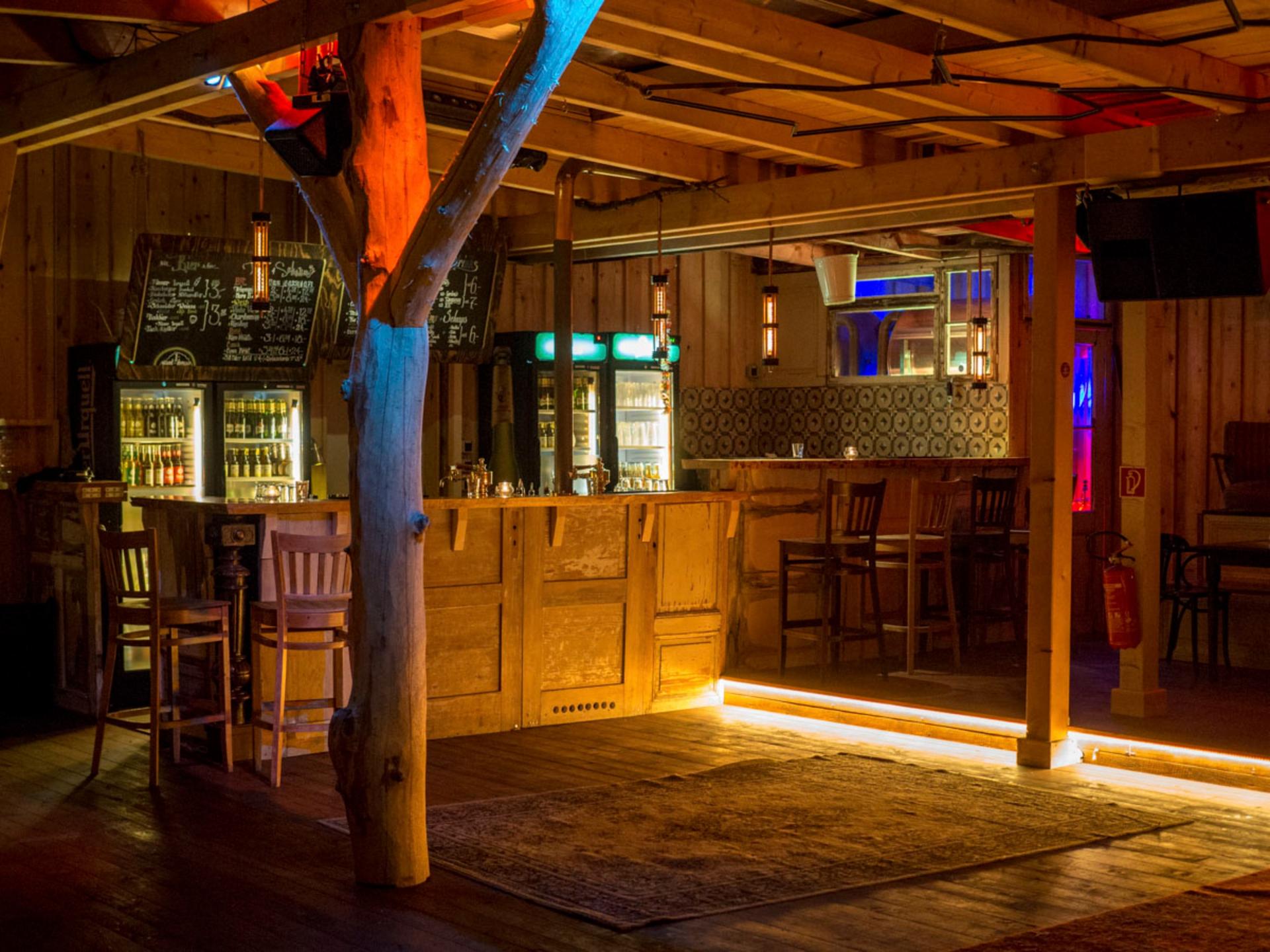Club Hinter den Alpen