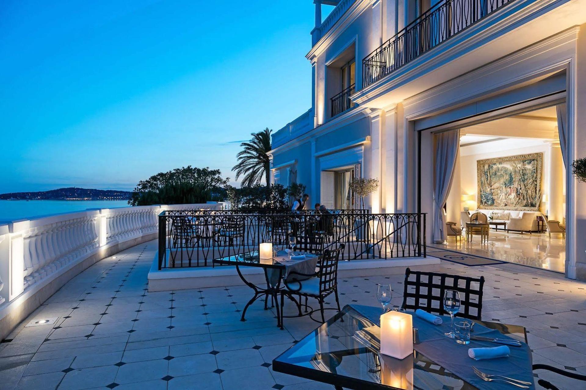 Grand Salon Terrace	