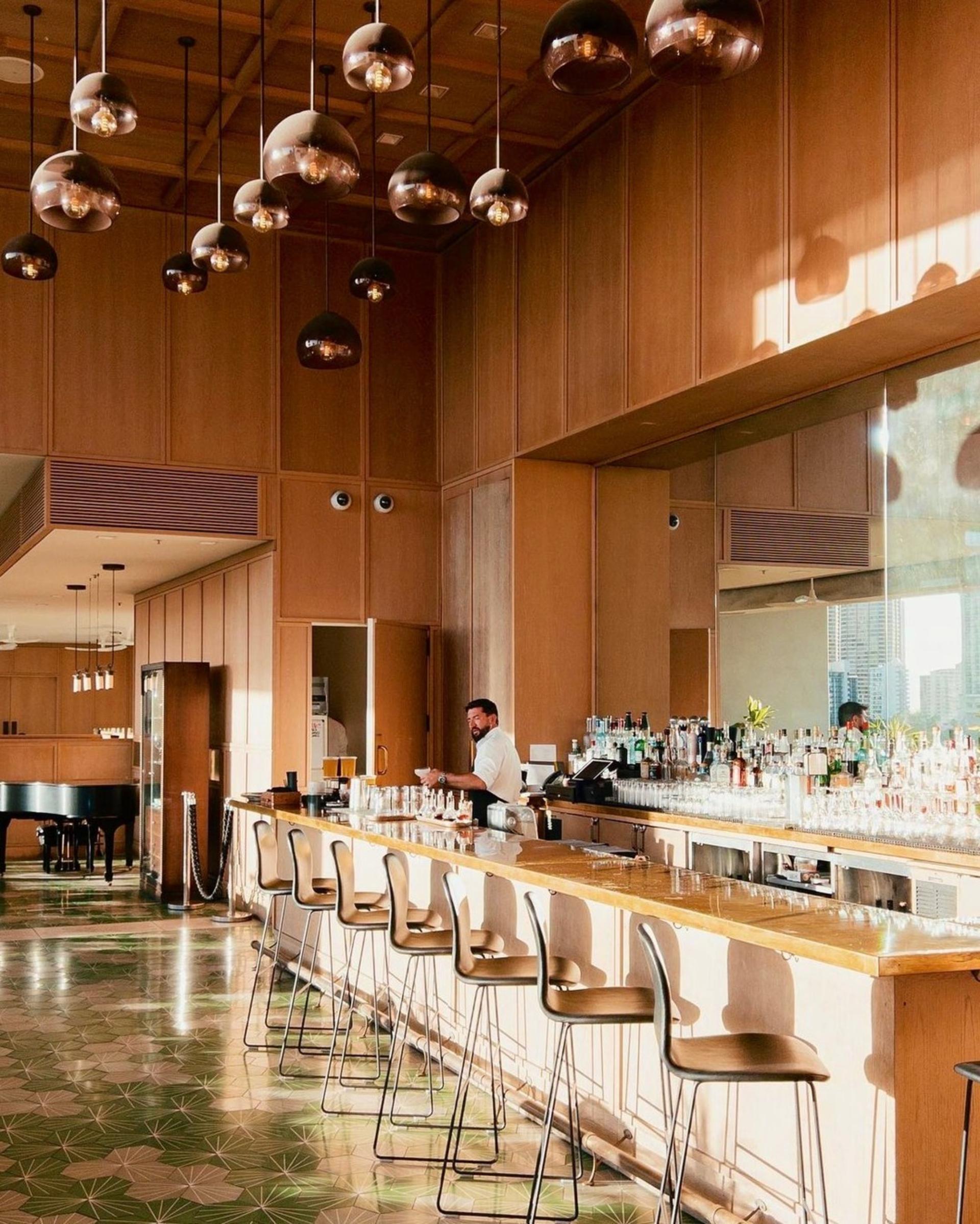 Bar Room & Piano Lounge