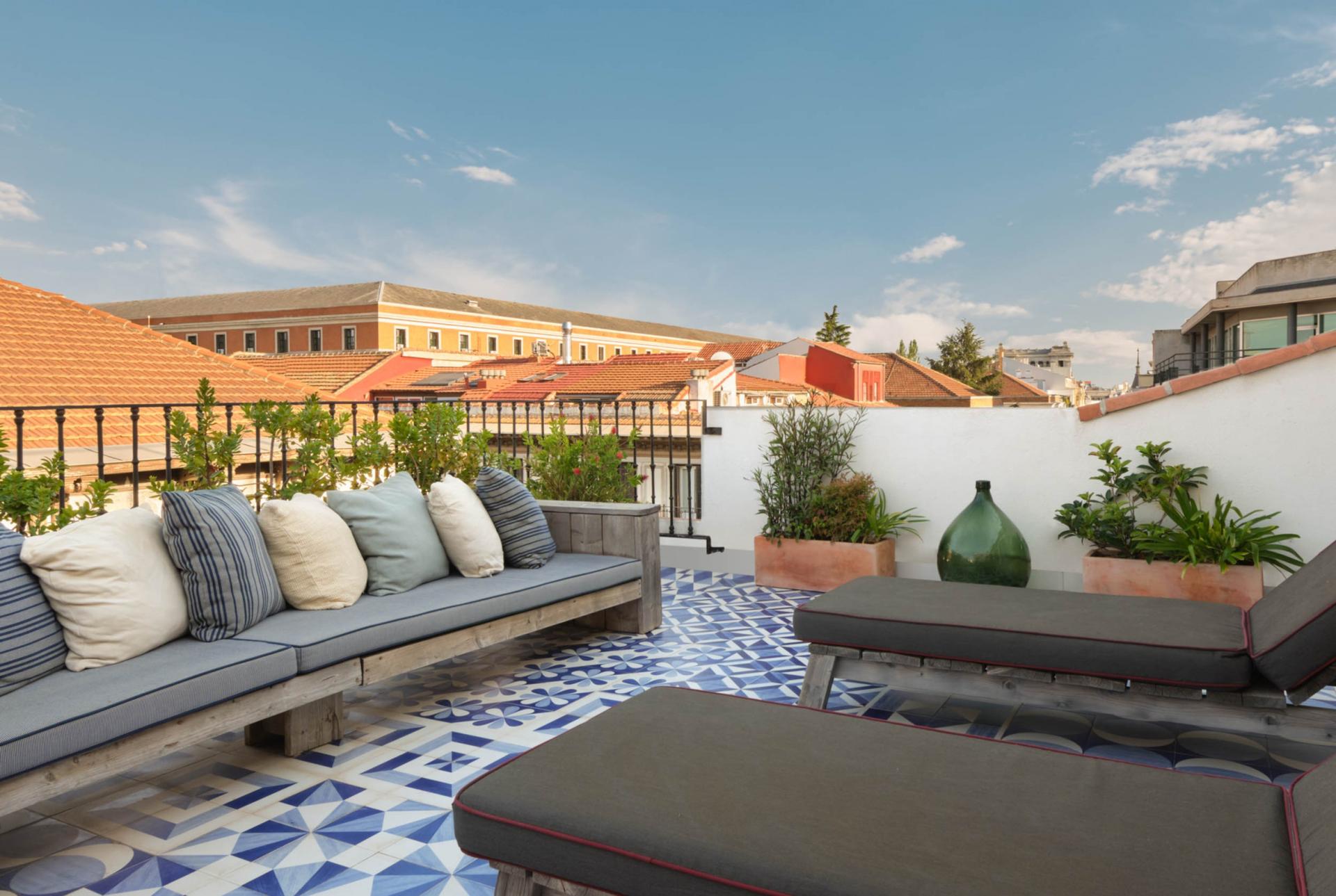 325 · The Rooftop Terrace