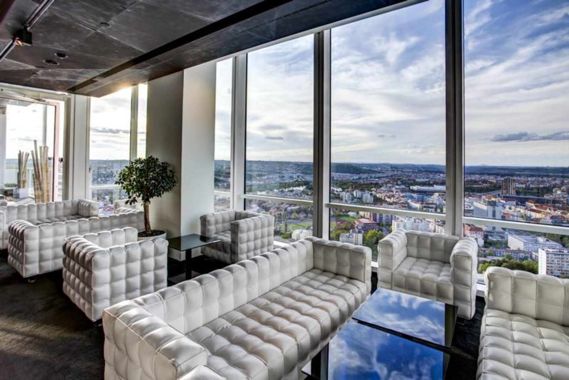 White Lounge