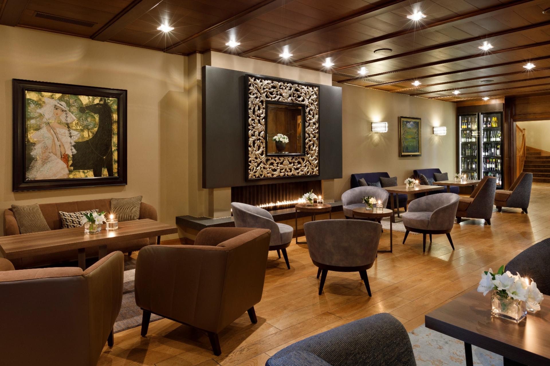 Lounge + Terrace