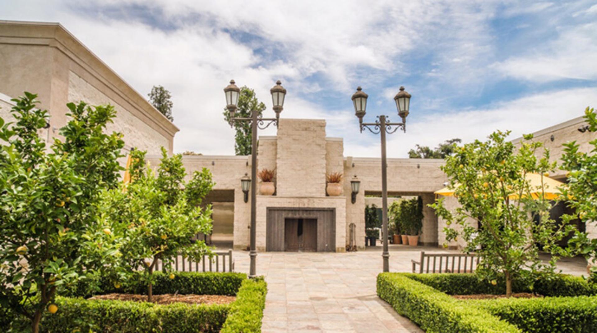 Richards Courtyard & Lawn