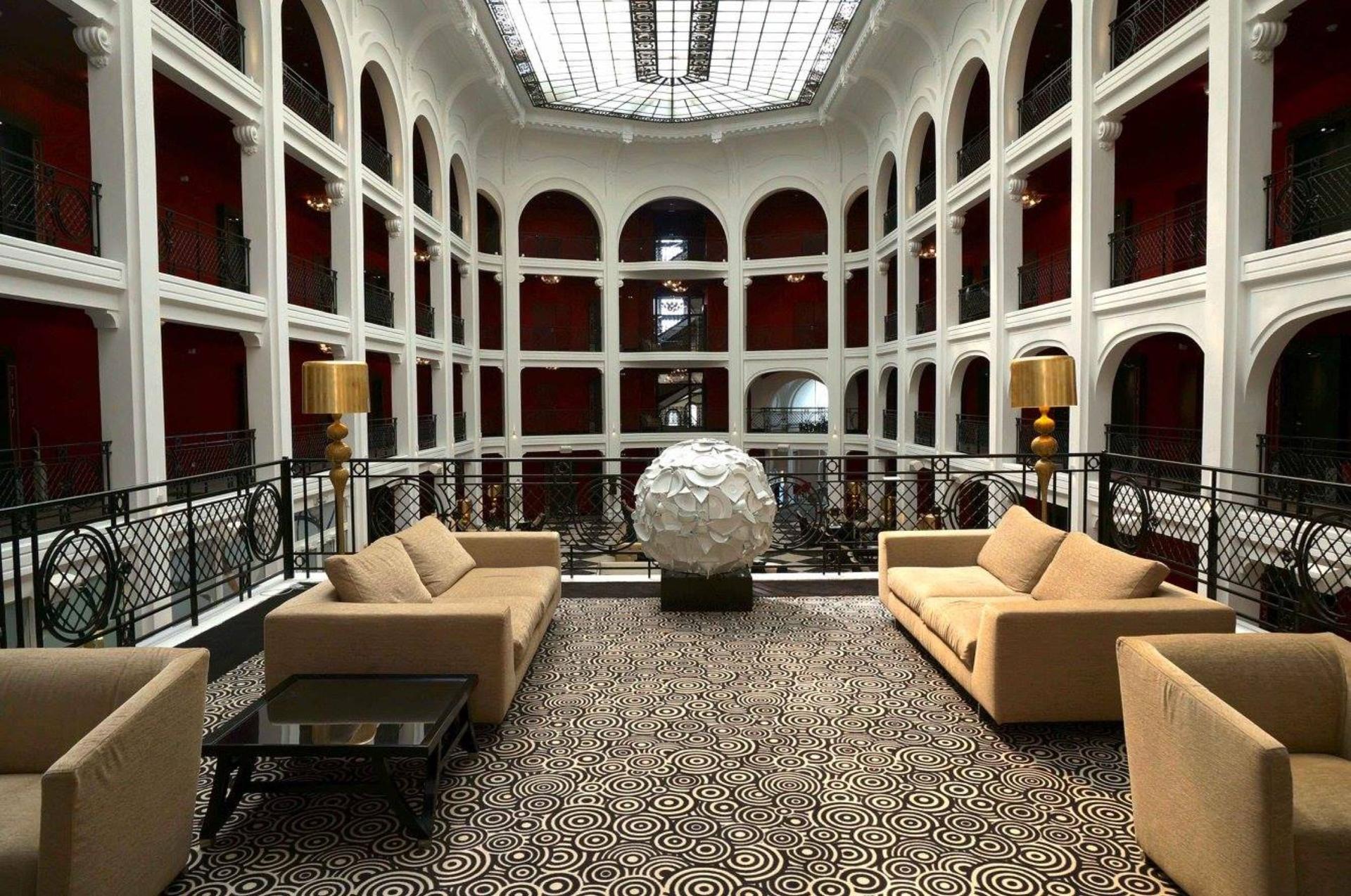 Larralde Lounge