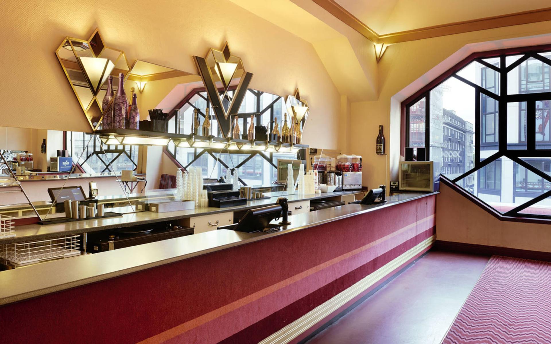 Dress Circle Bar