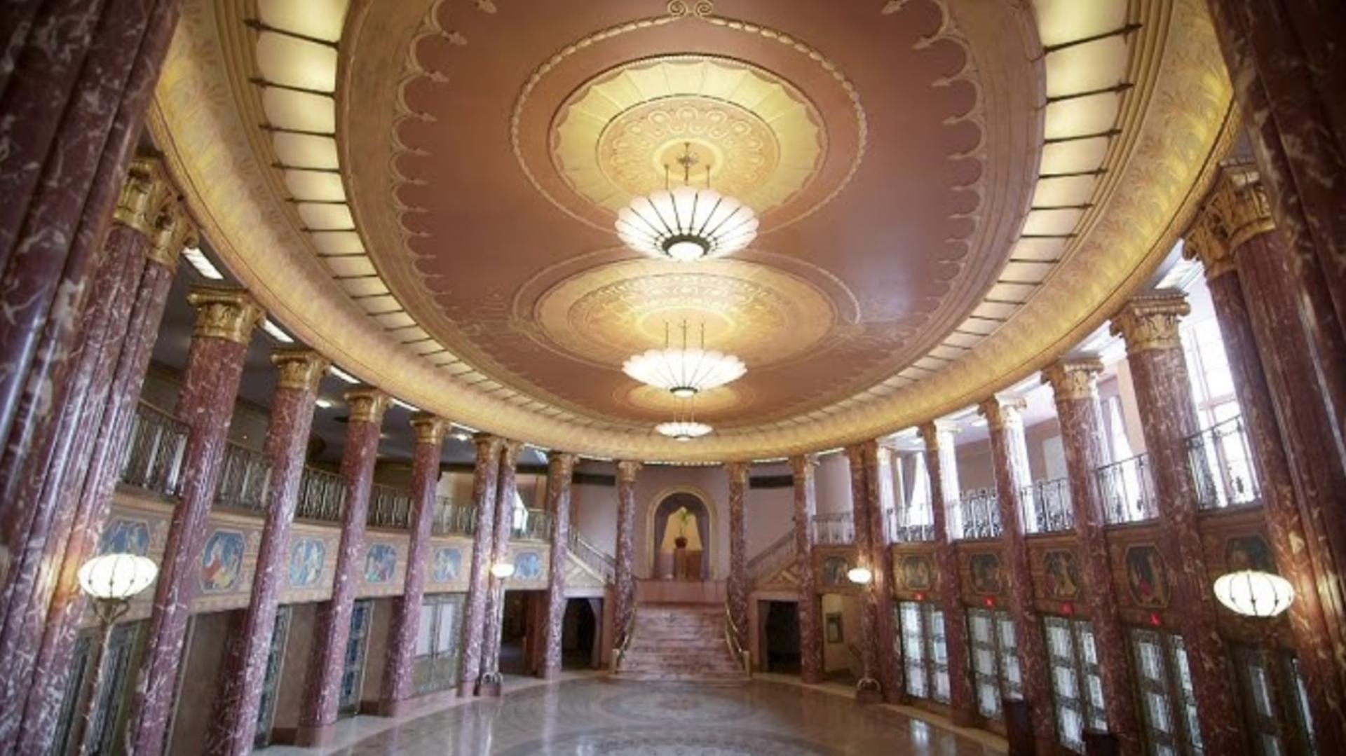 Main Lobby / Oval Promenade