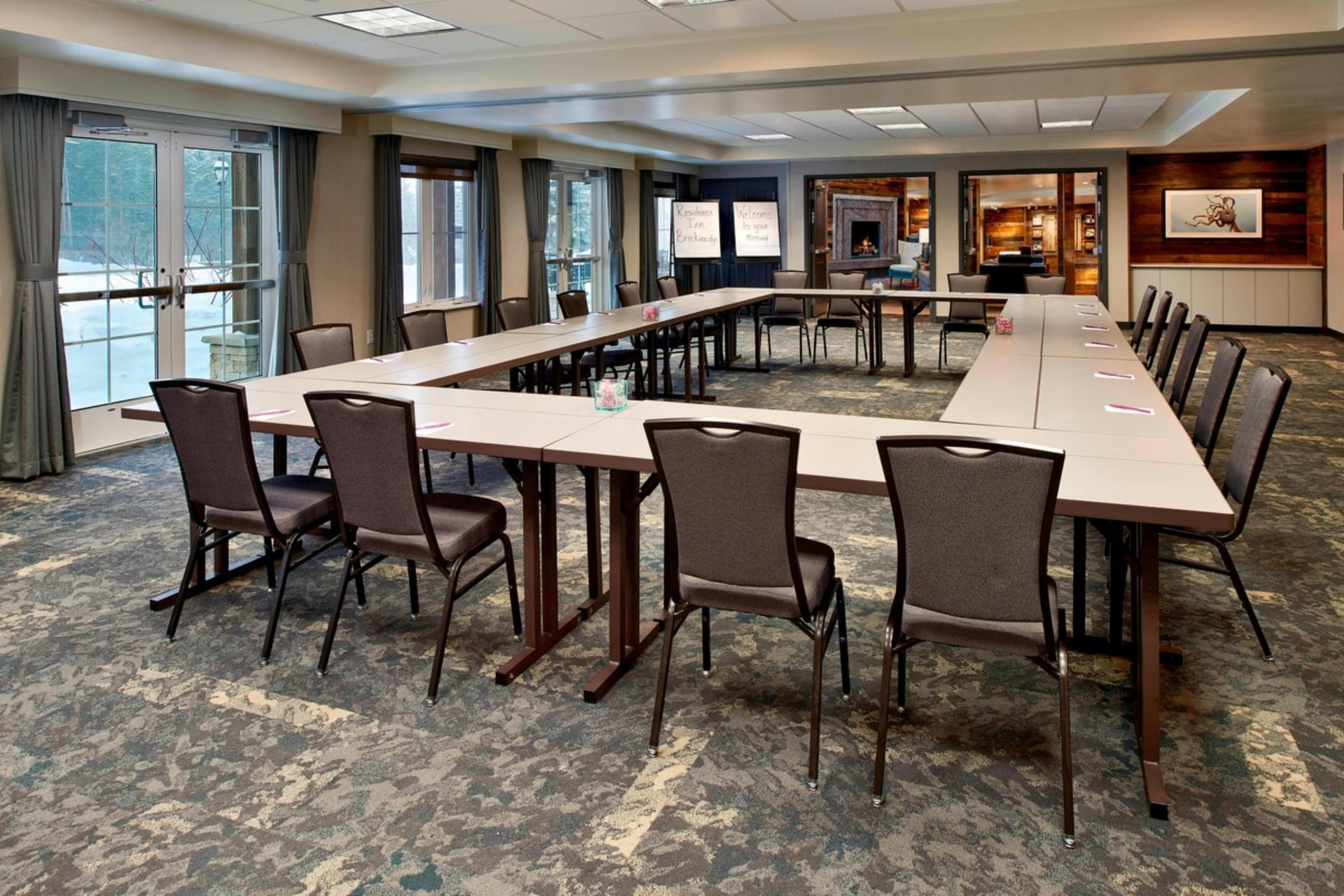 Horseshoe Bowl Room	