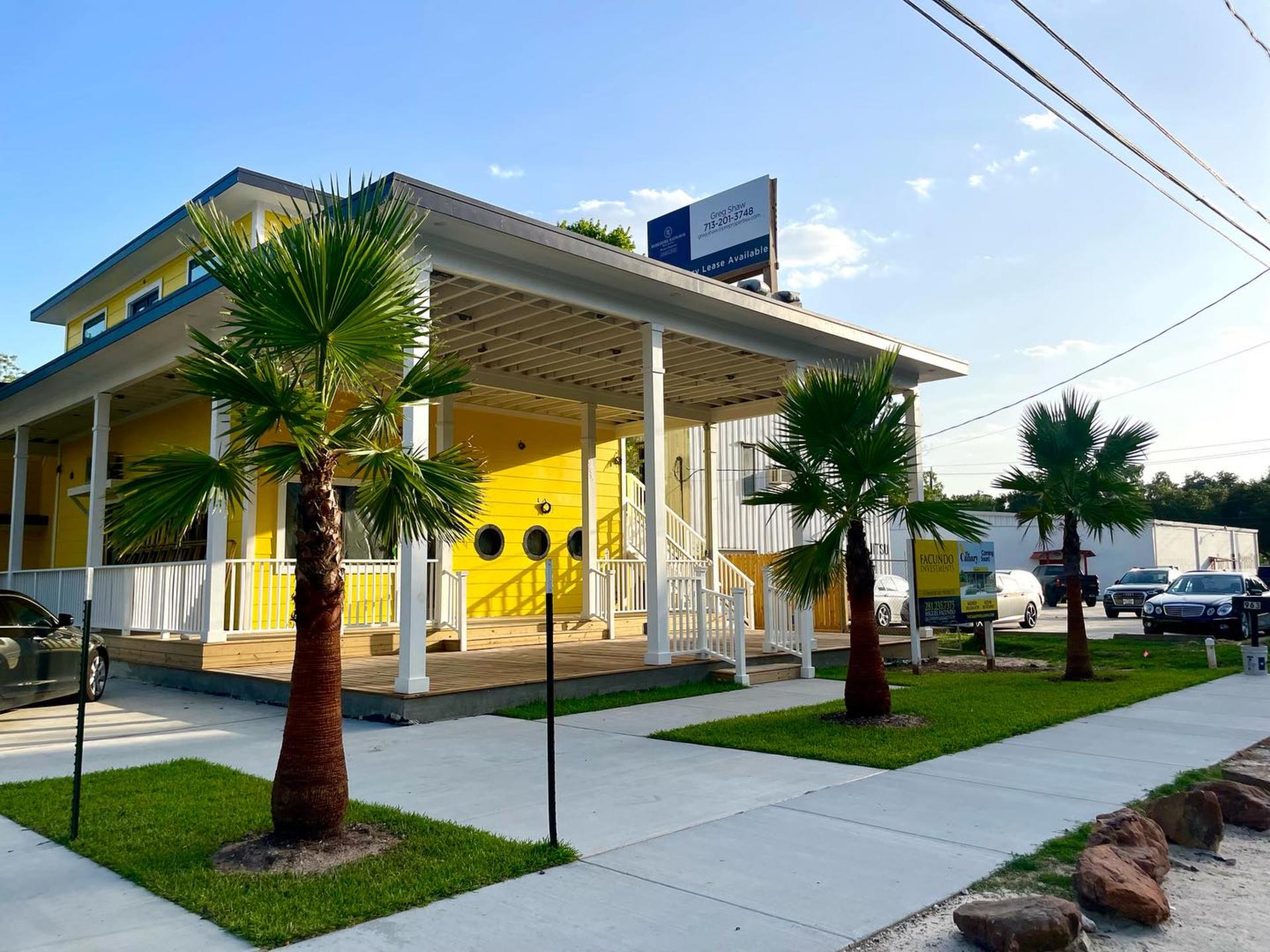 9 Poolside Bars In Houston To Dive Into This Summer
