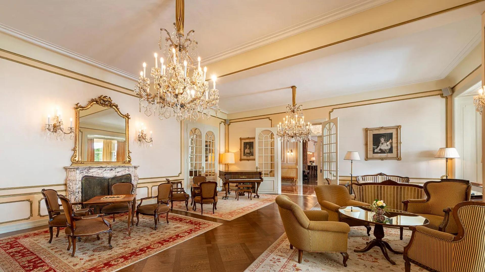 The Tea Bar and the Lounge