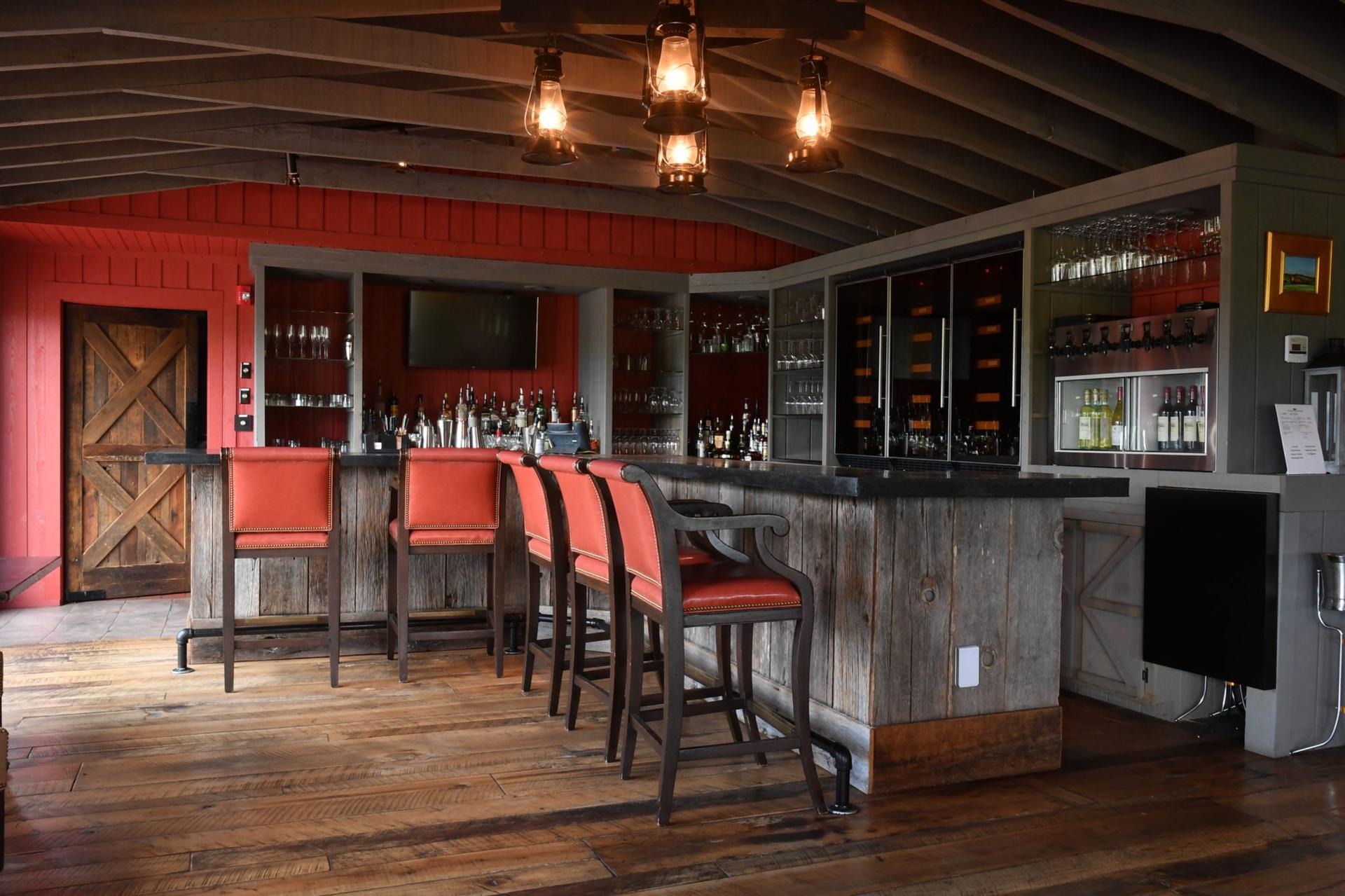 Party Barn - Bar