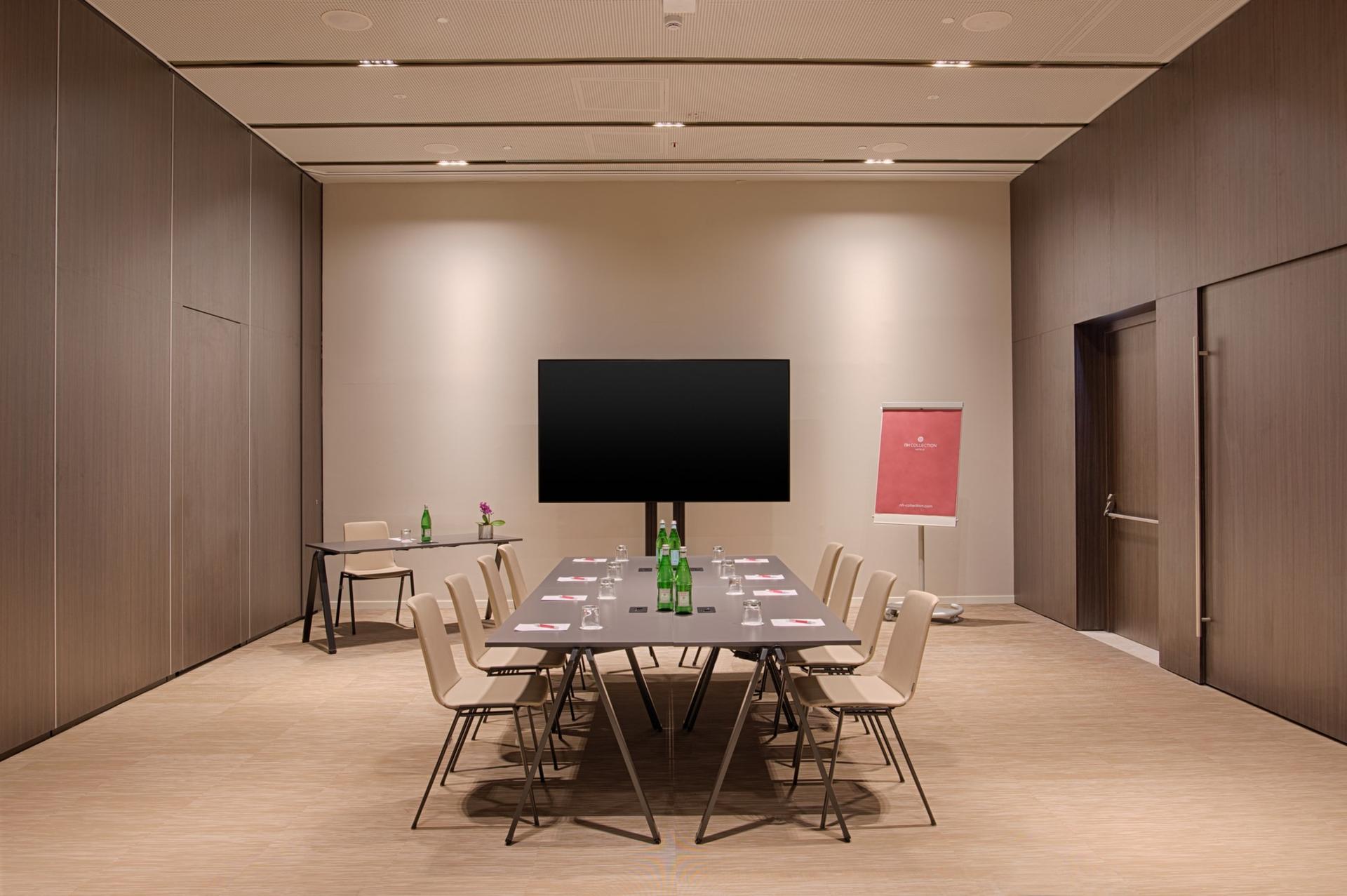 Breakout Room (Suite)