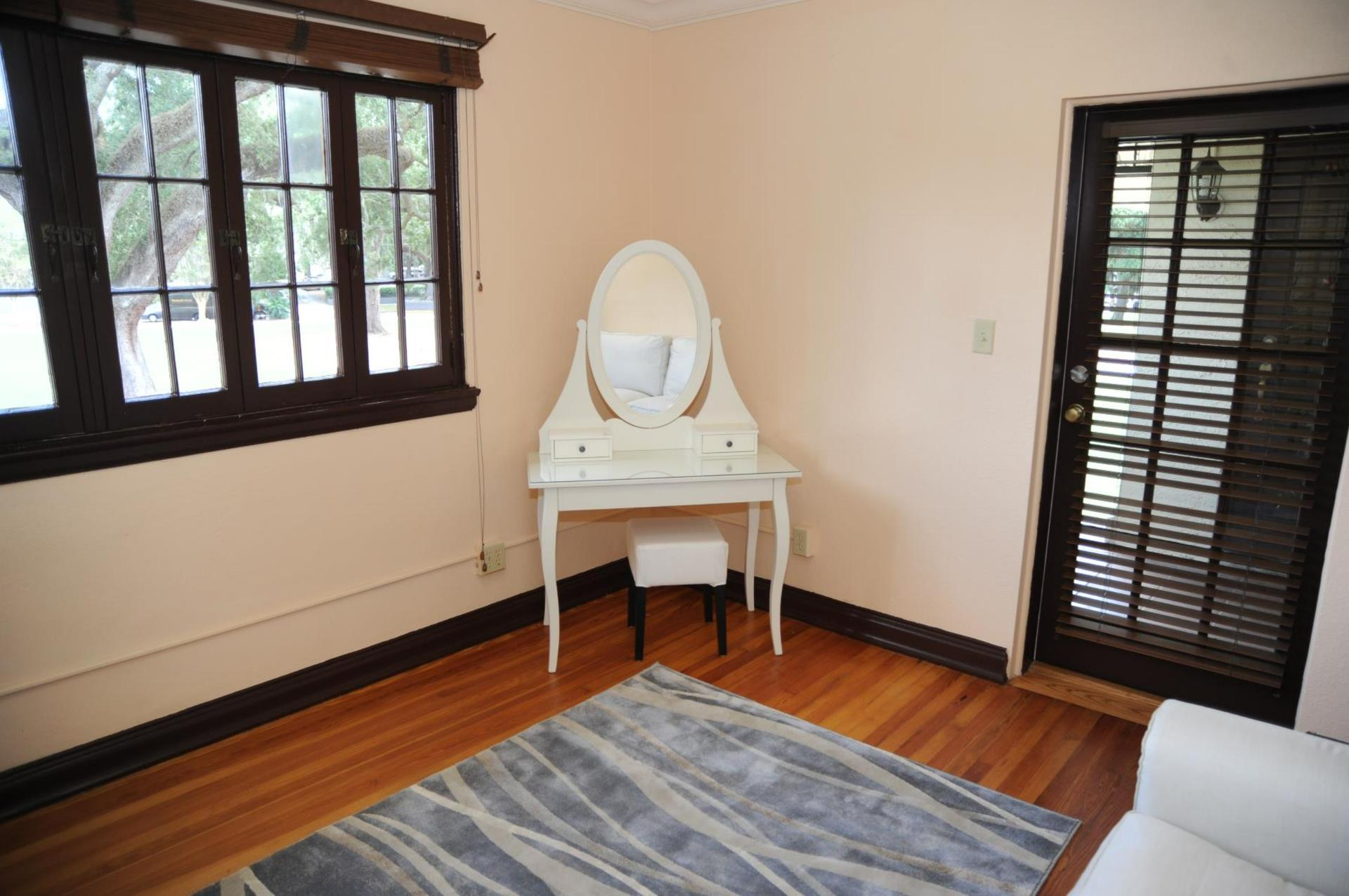 Royal Swan Room