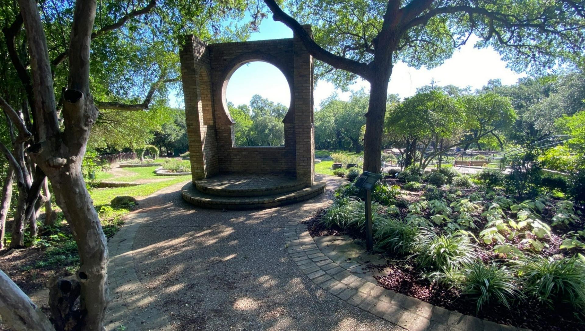 Mabel Davis Rose Garden – Butler Window