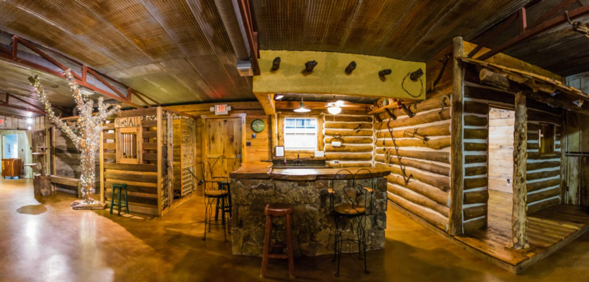 Cantina & Deck